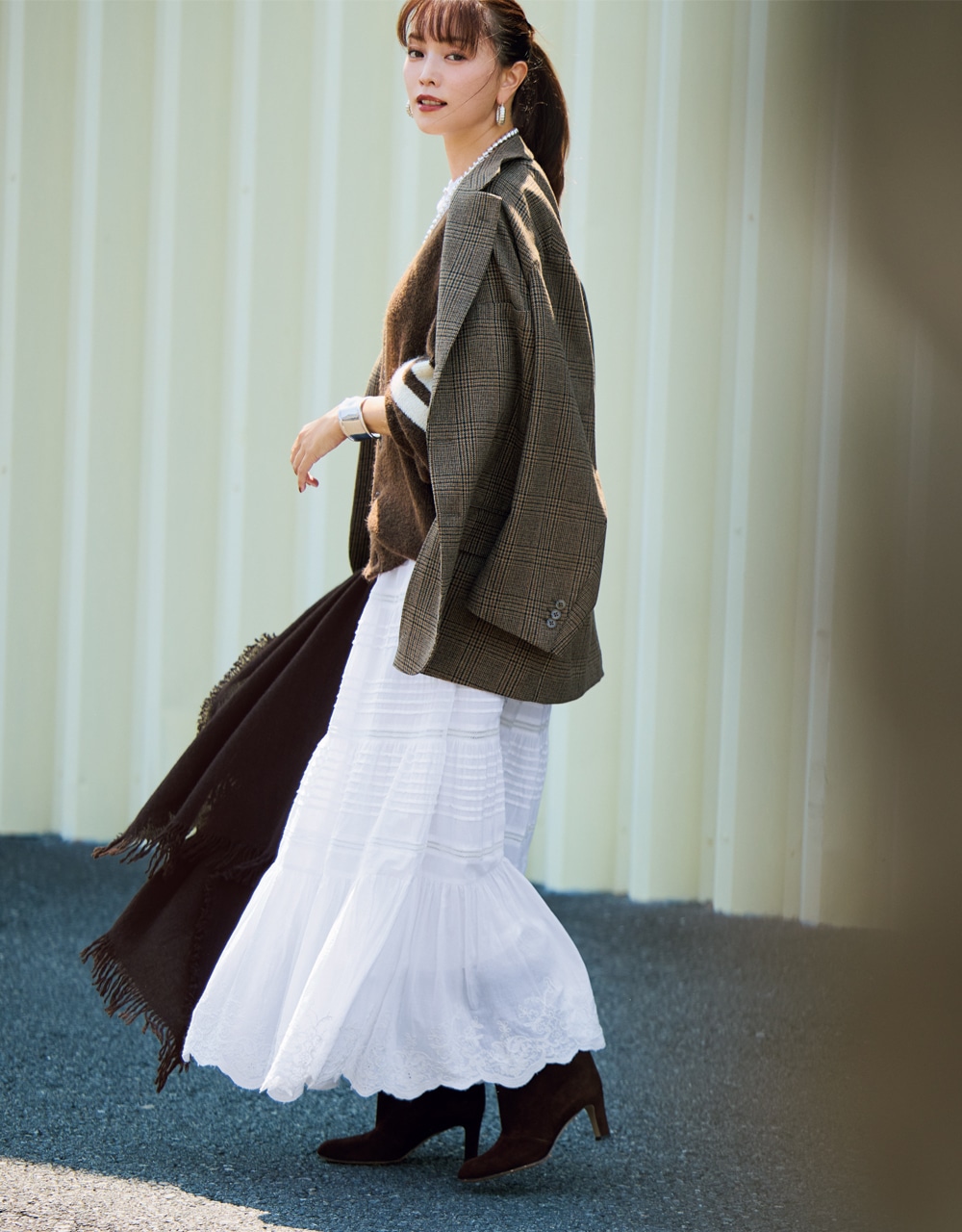 蛯原友里さんブラウンコーデ