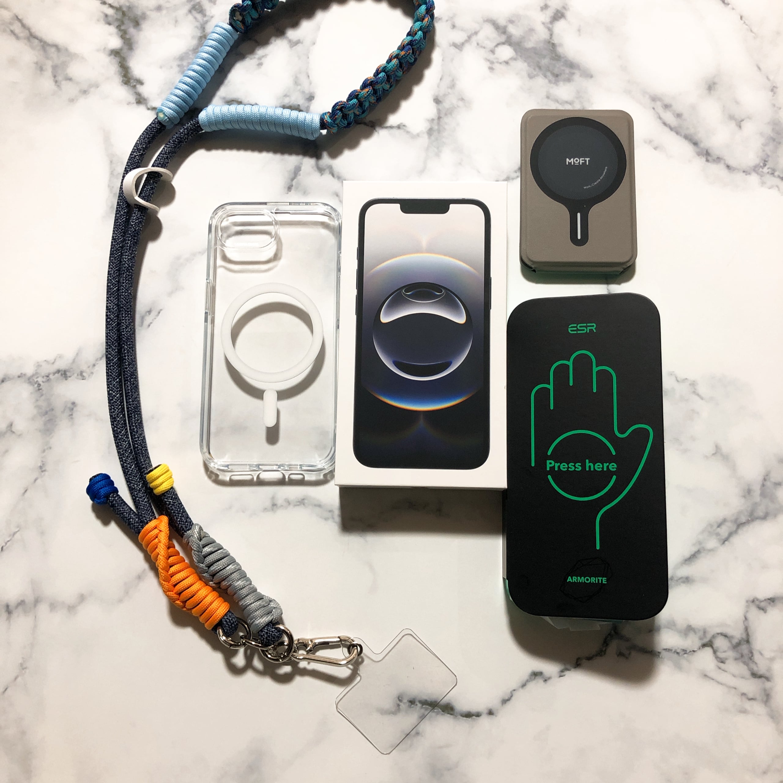 iPhone16e ストラップ art of black パラコード moft 8 in 1 ESR スマホケース 保護フィルム 画面 magsafe