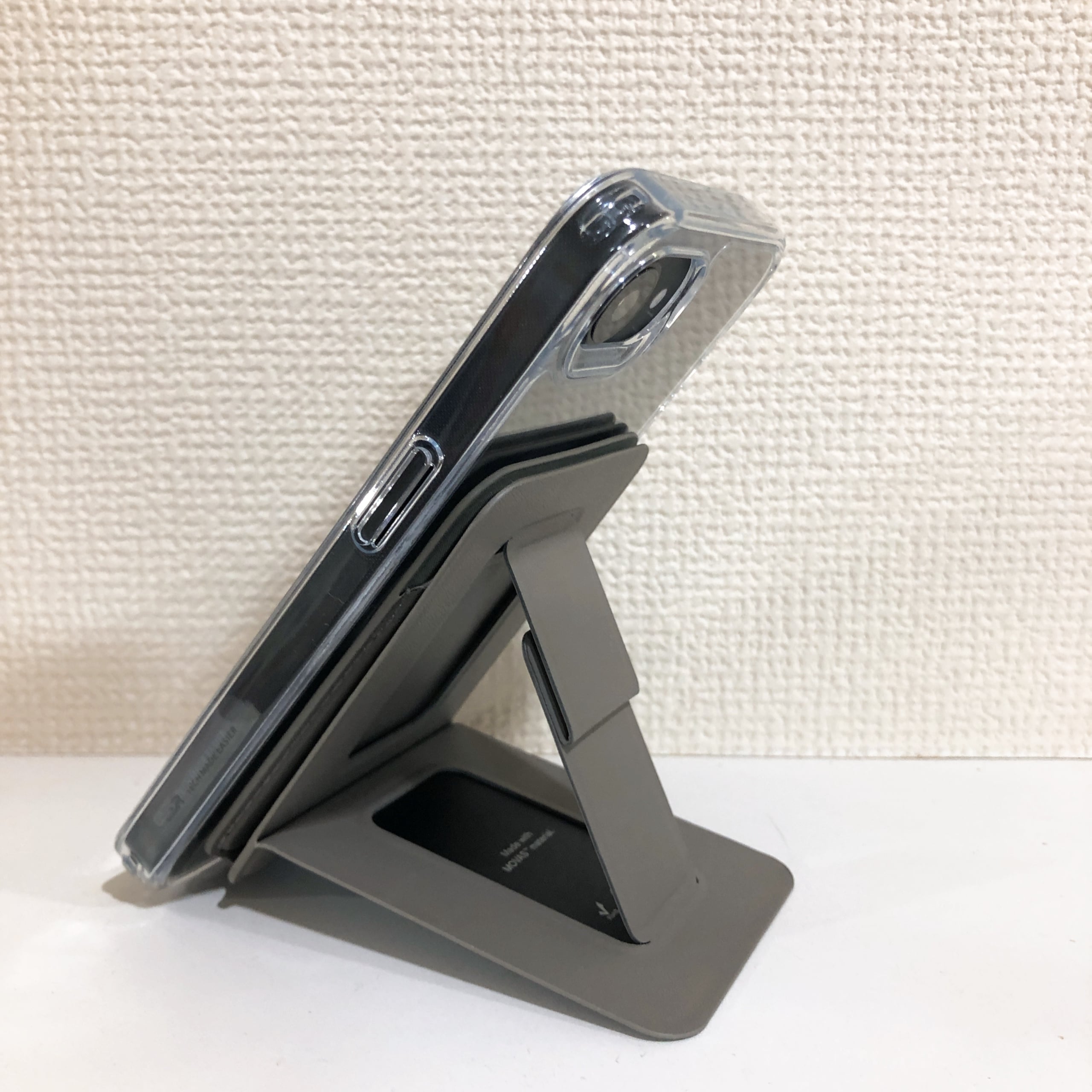 iPhone16e　moft 8 in 1 ESR スマホケース　保護フィルム　画面　magsafe