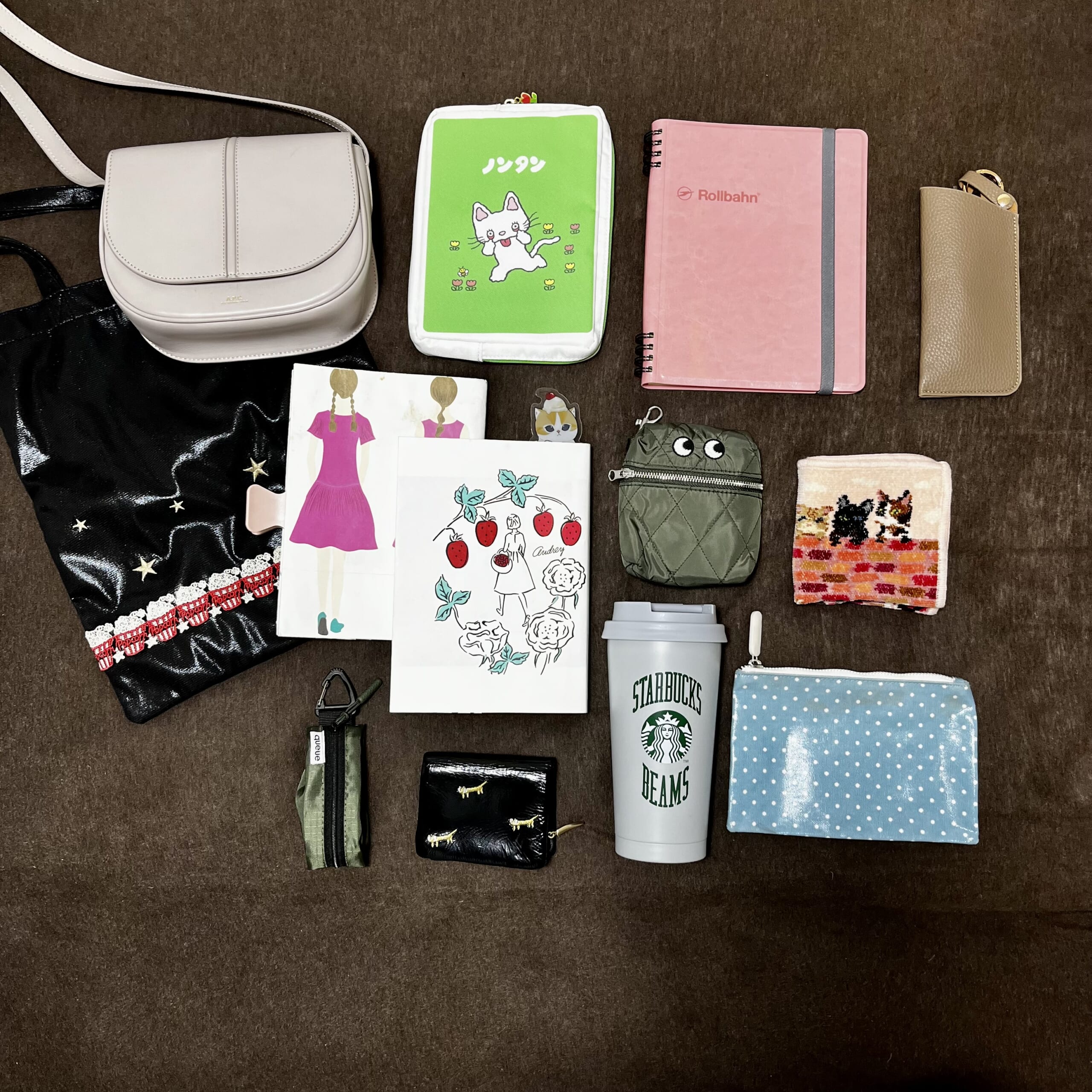 バッグ　持ち物