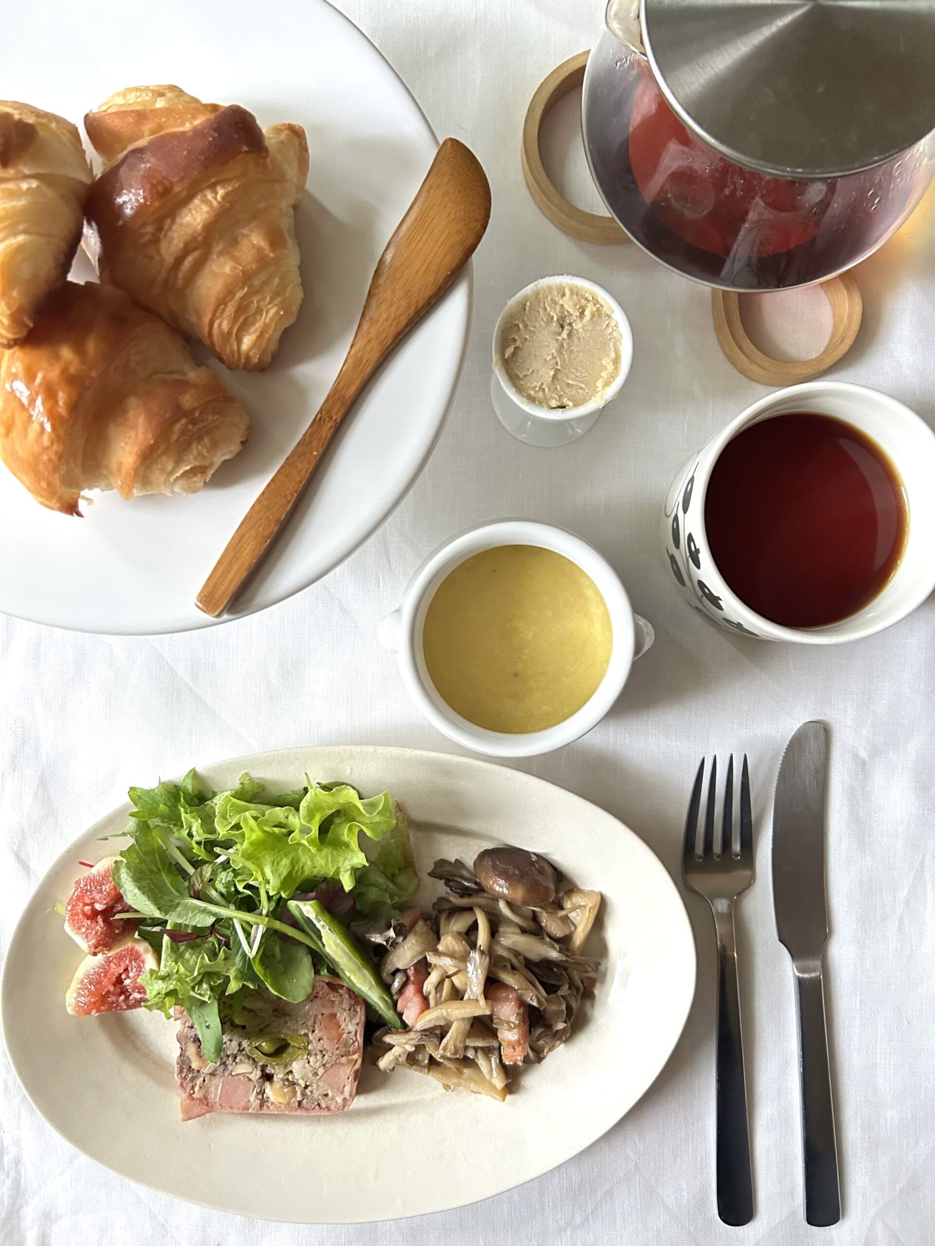 LEE100人隊TBあきさんが作ったパテドカンパーニュのサラダとクロワッサン、コーンスープなど