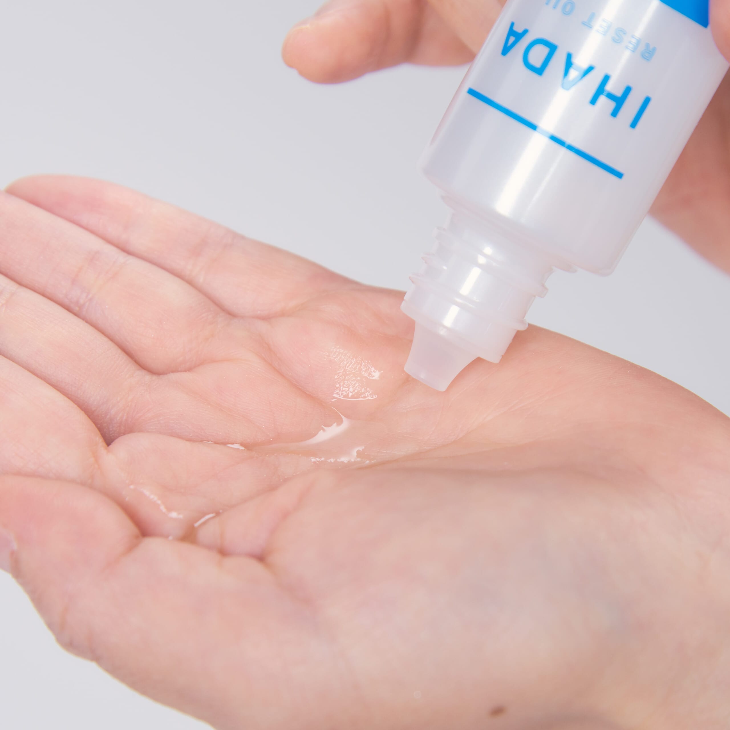 薬用リセットオイルのテクスチャー。