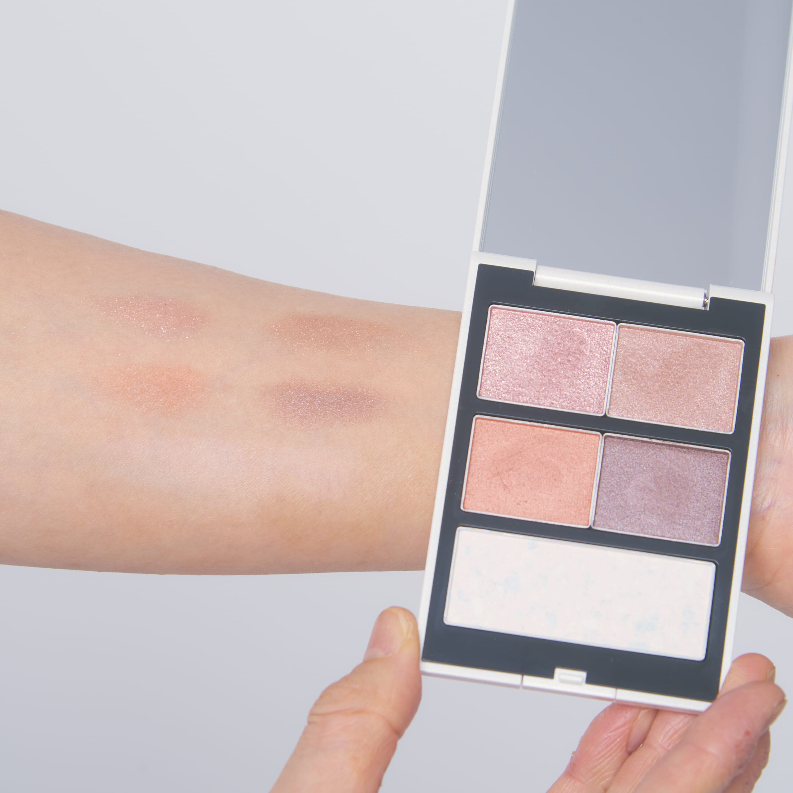 THREE ホリデーコレクション パレット 2025をお試し！