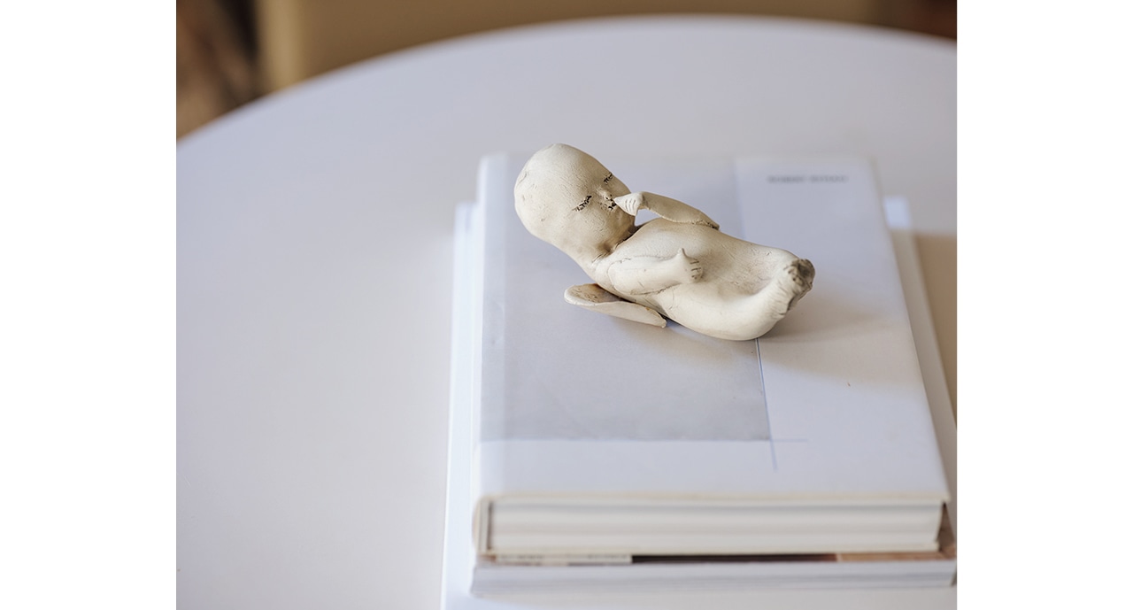 指をくわえて眠る様子が、なんとも愛らしい天使。