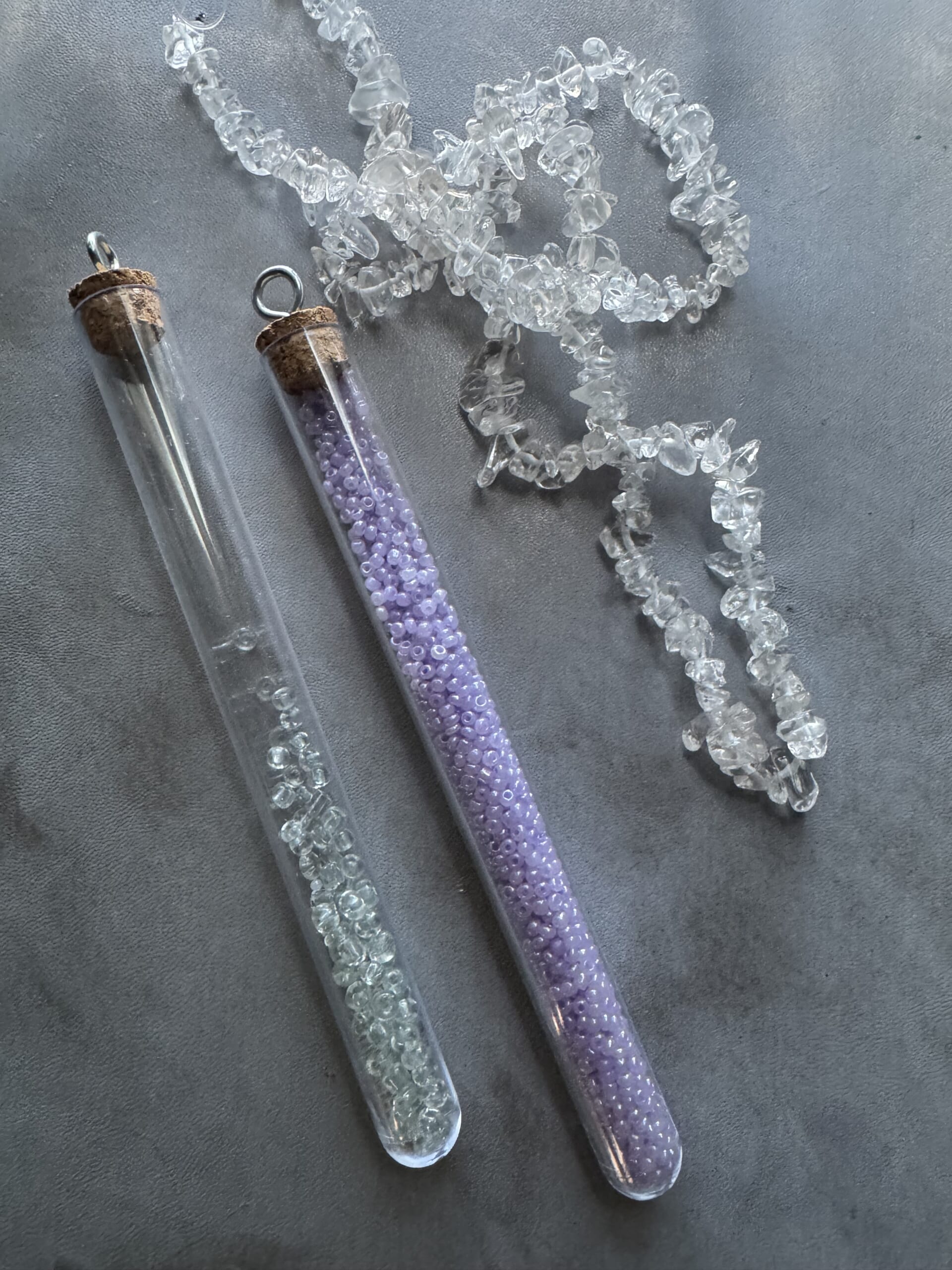 水晶とガラスビーズ