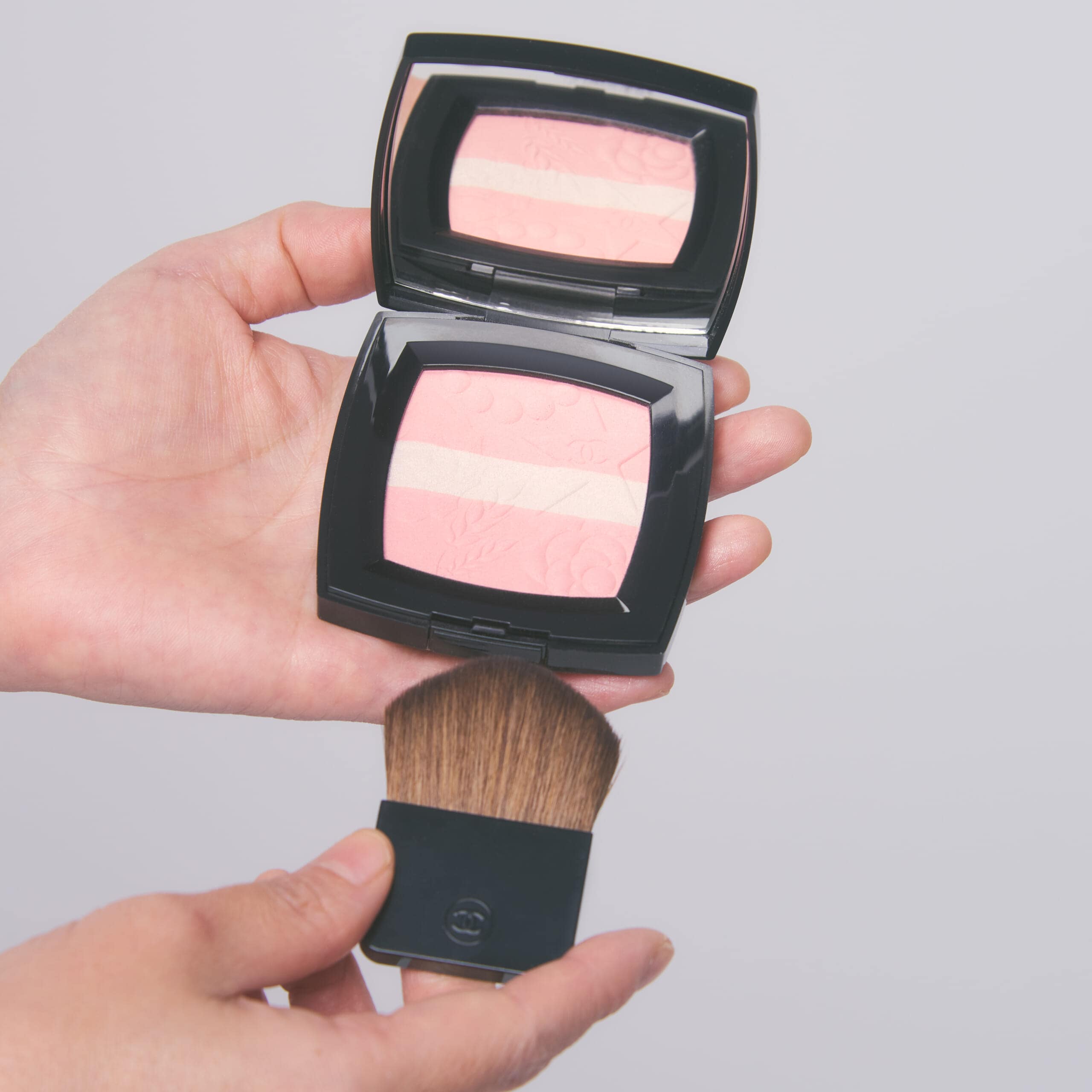 レ シーニュ ドゥ シャネル【997 ローズ ルミエール】をお試し！