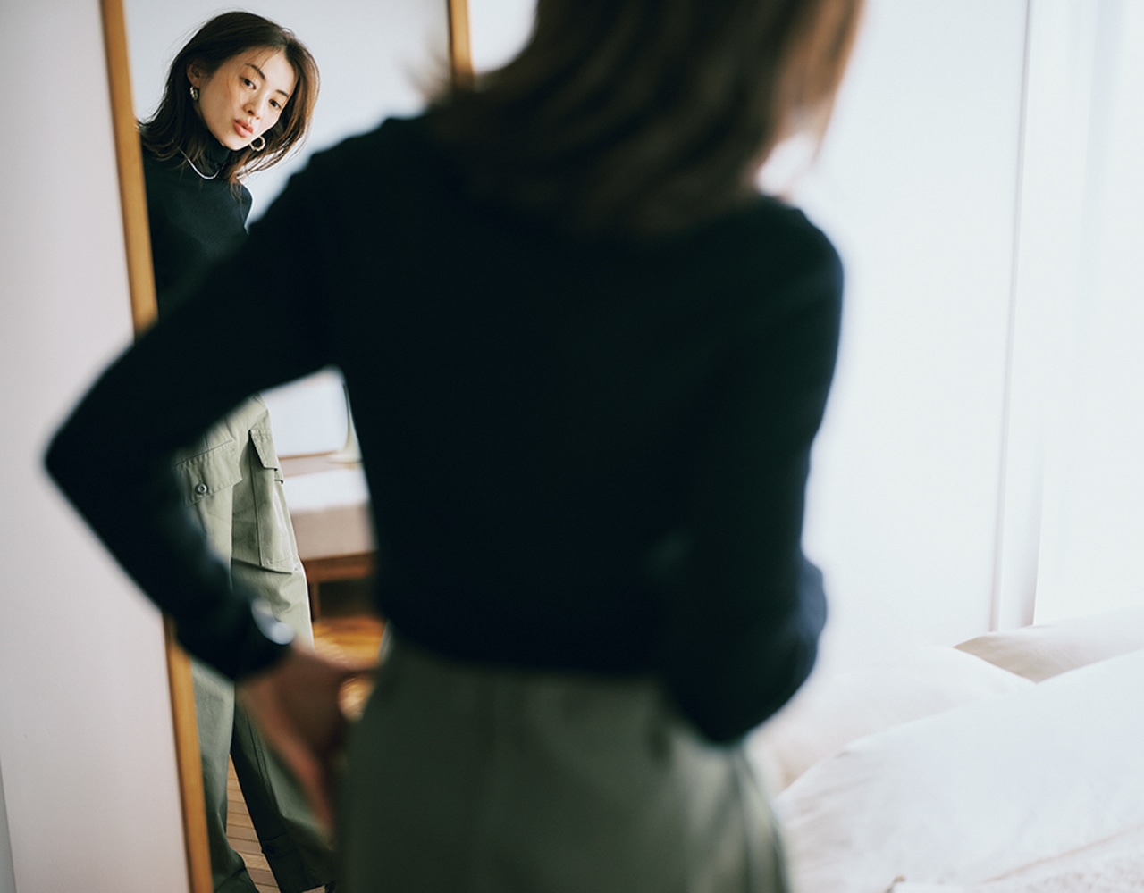 黒ニットとカーキパンツ。大好きだけど、どこか地味？？