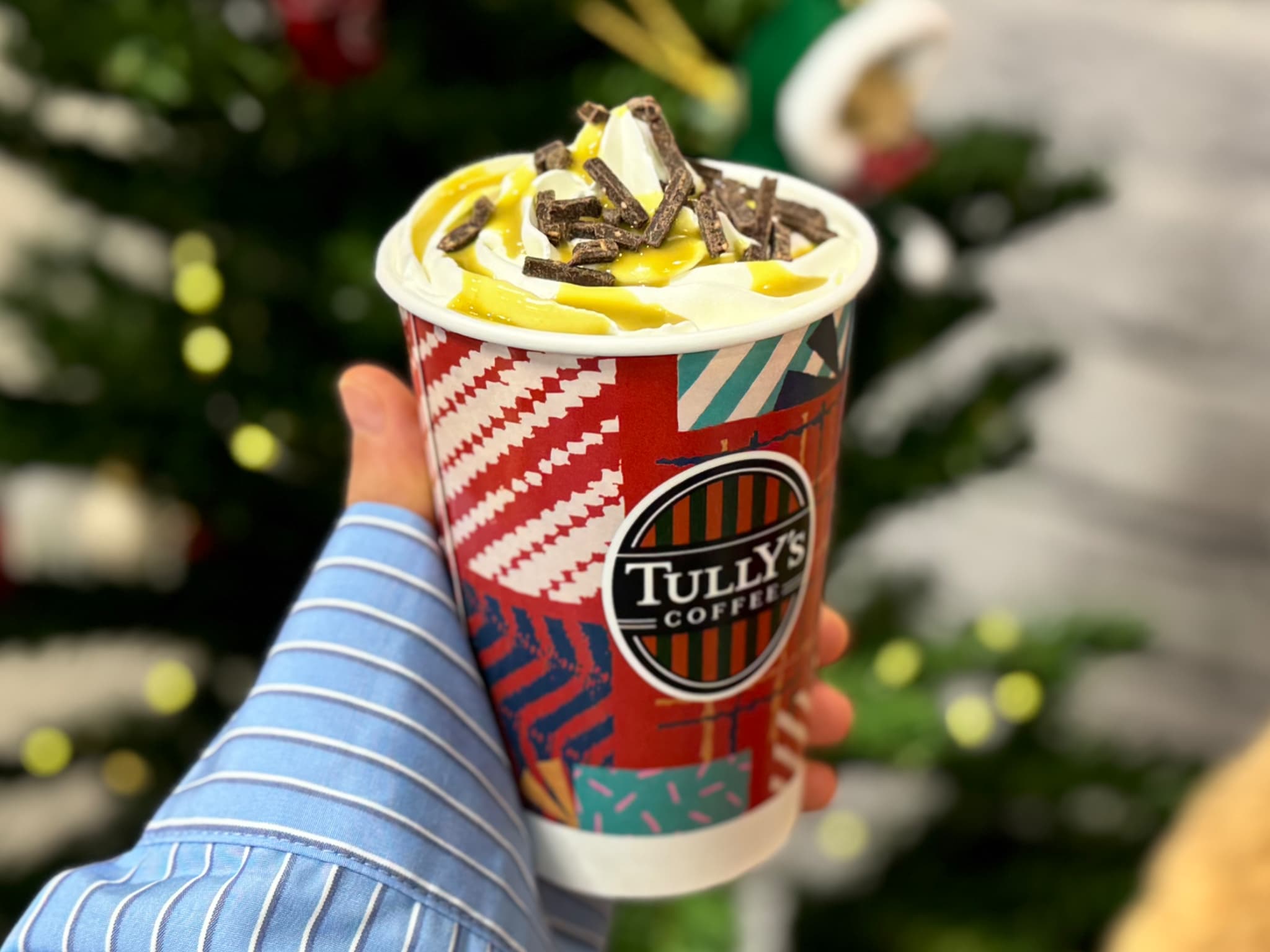 タリーズ新作ホリデー2025メニュー「タリーズドバイチョコレートラテ」手持ち