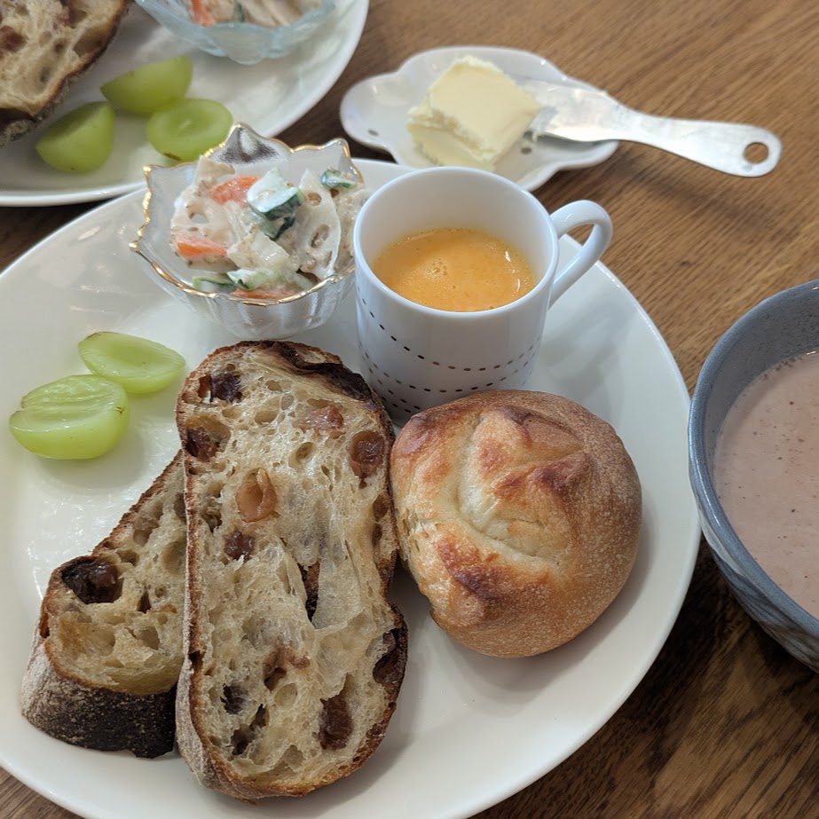 LEE100人隊コポ　朝食　パン