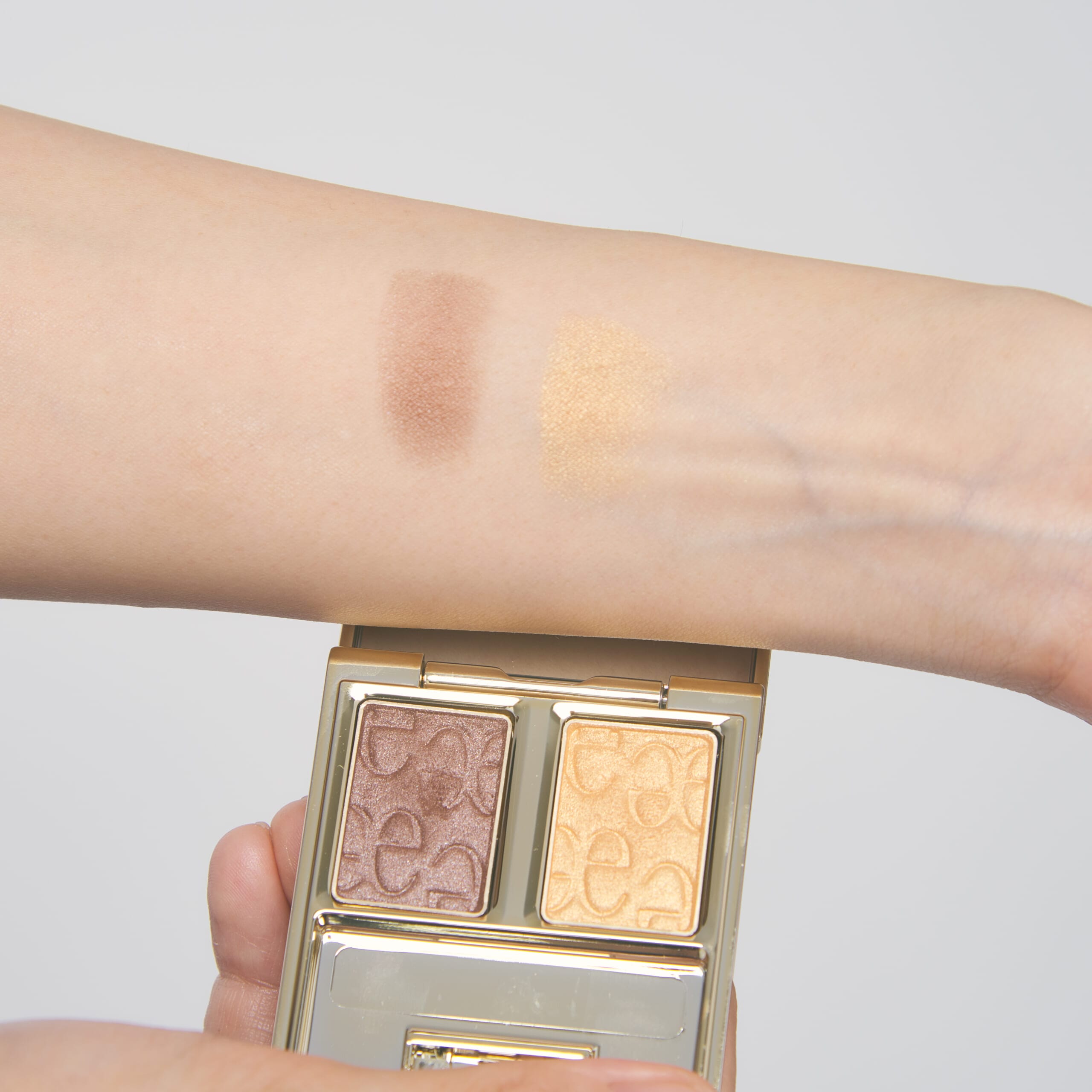 アルモニーアイズのカラーは…