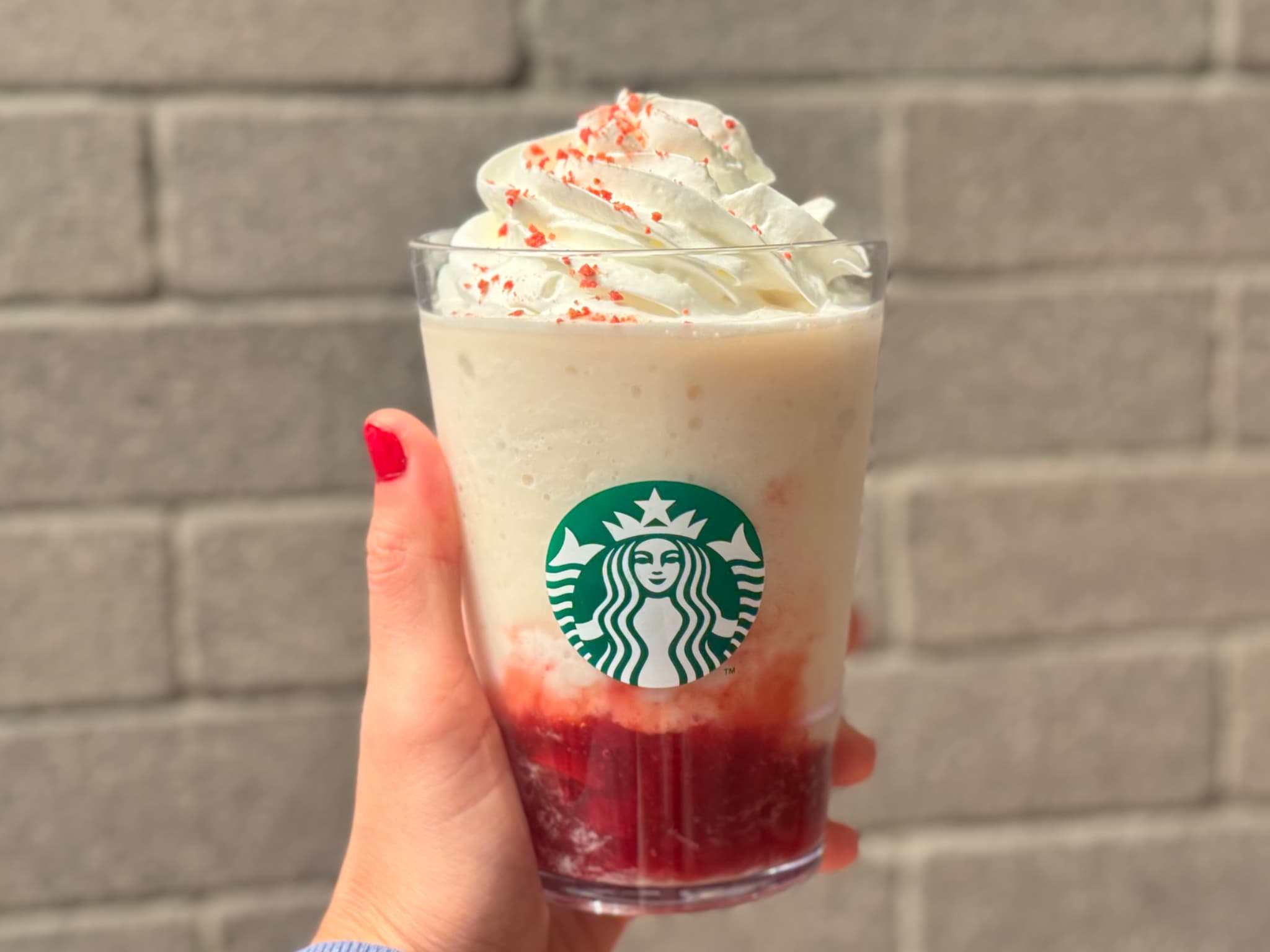 スタバホリデーフラペチーノ「ストロベリー & ジョイフルメドレー ティー フラペチーノ®」