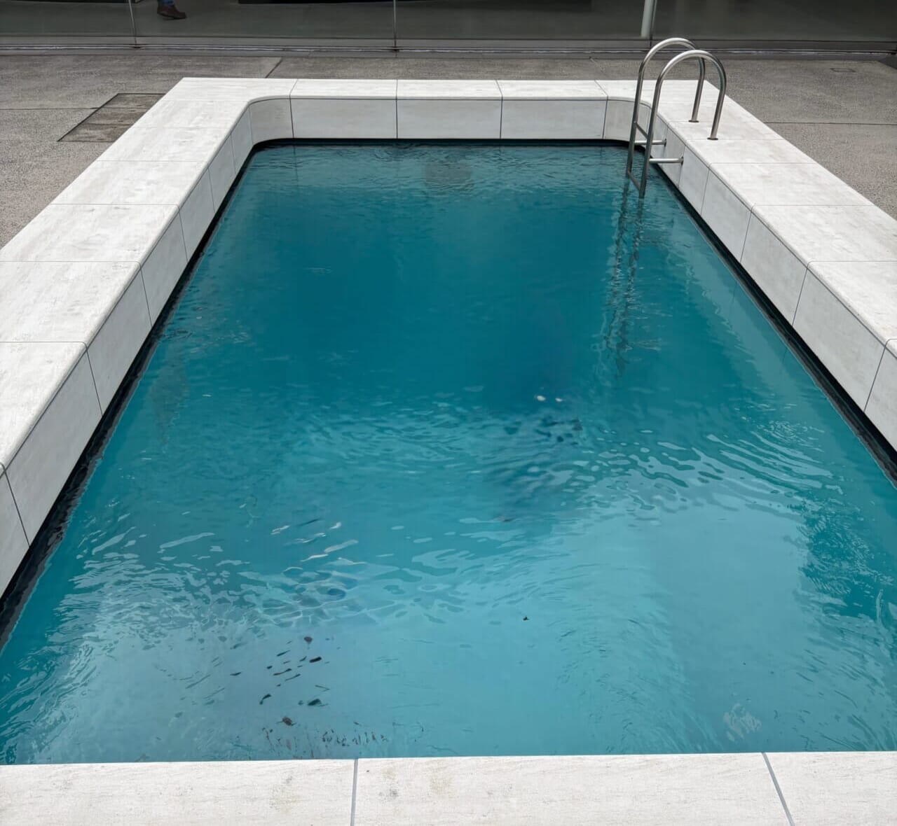 金沢21世紀美術館 スイミング・プール地上部 金沢観光