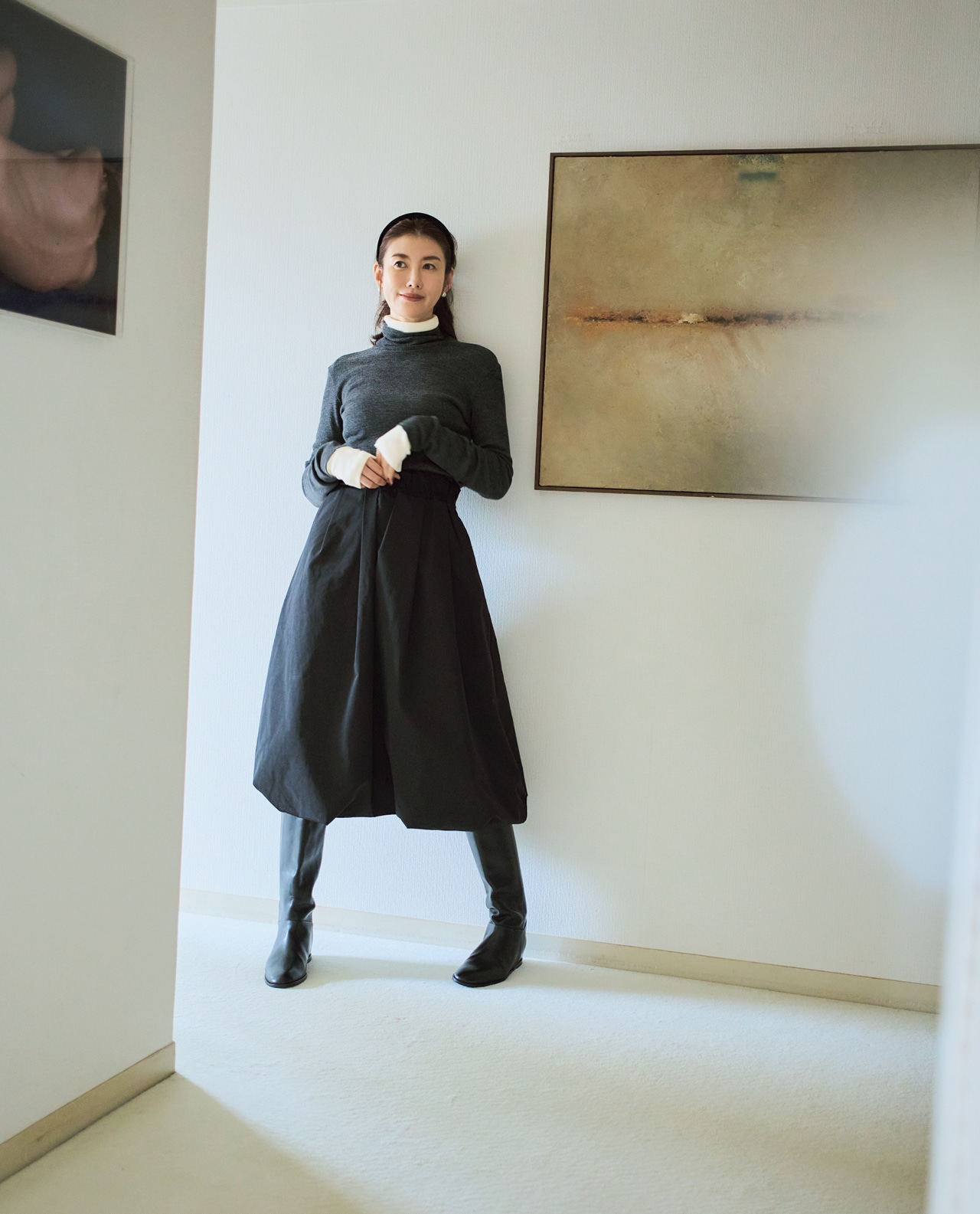 ともさかりえさんのMY WEAKNESS(マイ ウィークネス)【洗える】Hilja High Neck /ハイネックニットとLEE限定 MY WEAKNESS(マイ ウィークネス)【洗える】Luca Balloon Skirt /バルーンスカートのコーデ