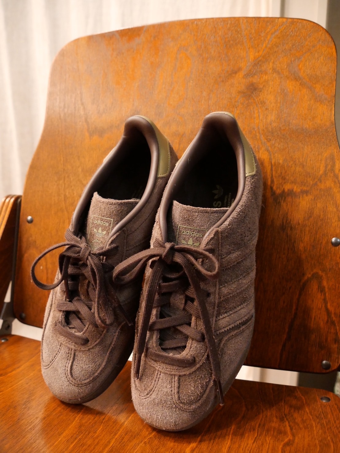 スニーカー　adidas Exclusive GAZELLE INDOOR （アーバンリサーチ ドアーズ 別注の アディダス オリジナルス「ガゼルインドア」）スタイリスト高橋美帆さんが紹介（商品画像）