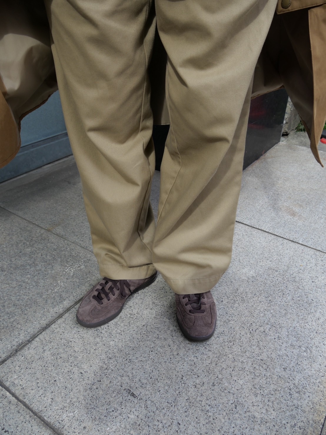 スニーカー　adidas Exclusive GAZELLE INDOOR （アーバンリサーチ ドアーズ 別注の アディダス オリジナルス「ガゼルインドア」）スタイリスト高橋美帆さん着用足元