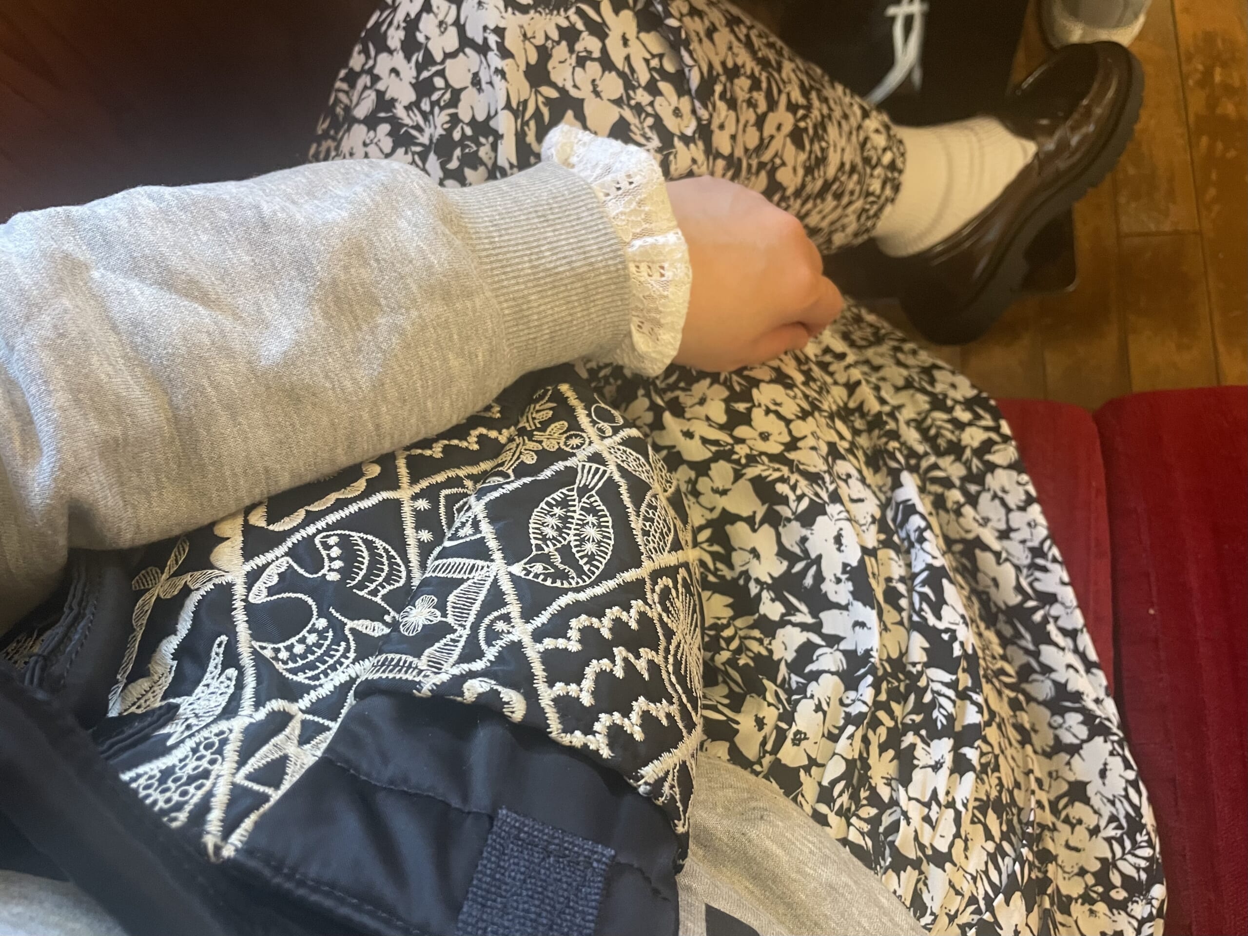 40代主婦の2025年10月下旬コーデ。足元写真2