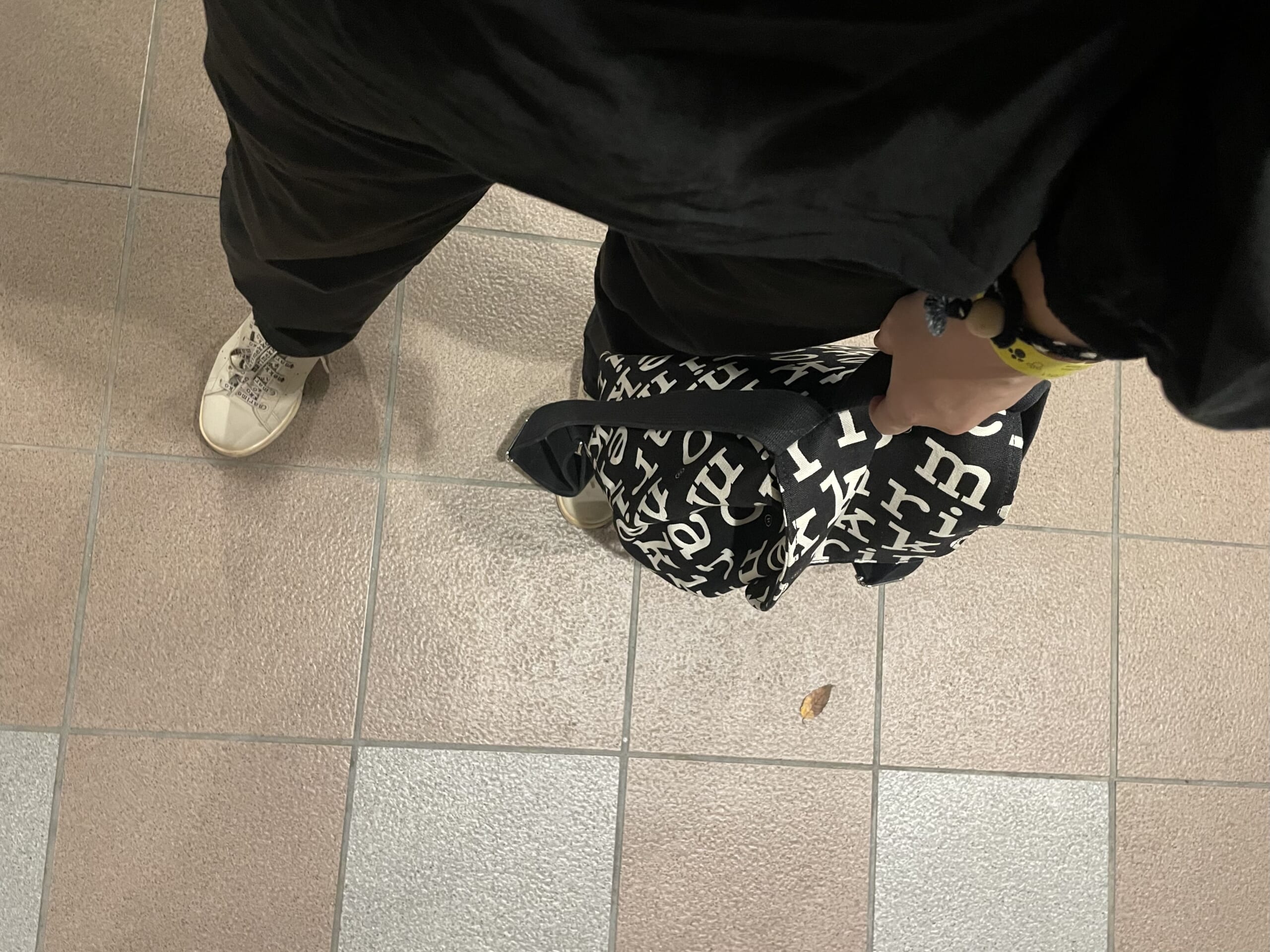 40代主婦の2025年10月下旬コーデ。足元写真3