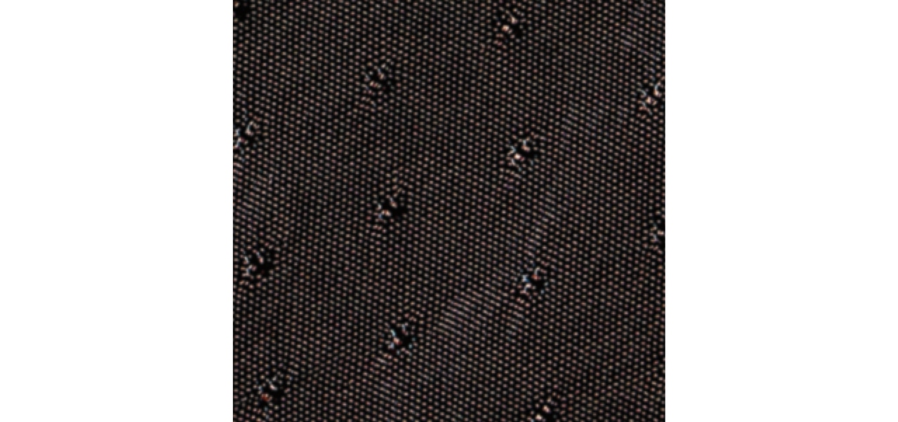 ジャカード織りの繊細なドット柄や、製品洗いによるヴィンテージライクな風合いでニュアンスを。