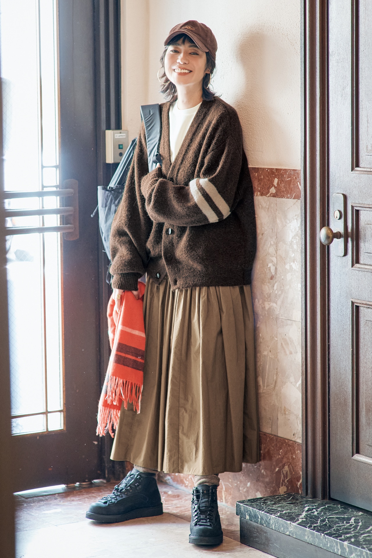 竹下玲奈さんのLEE限定 12closet（トゥエルブクローゼット）【石上美津江さんコラボ】モヘア混ライン入りカーディガンとLEE限定 12closet（トゥエルブクローゼット）【洗える】【石上美津江さんコラボ】切替ギャザースカートのコーデ