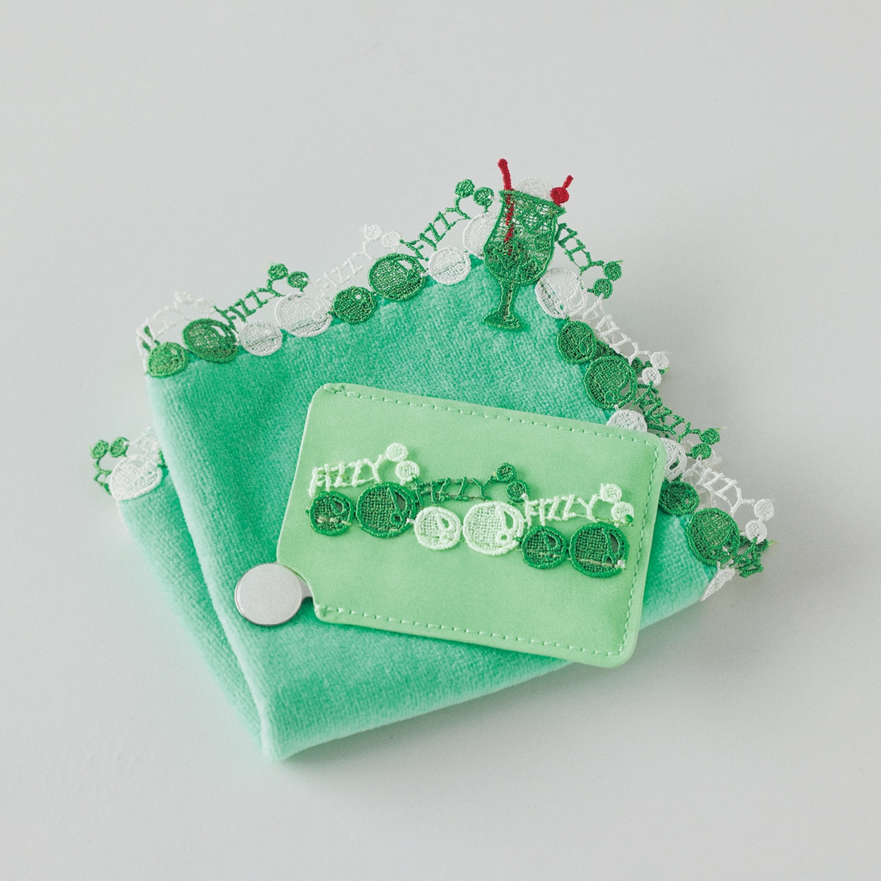 LEE限定 近沢レース店（チカザワレーステン）【LEE厳選】クリームソーダセット（タオルハンカチ＋カード型ミラー）