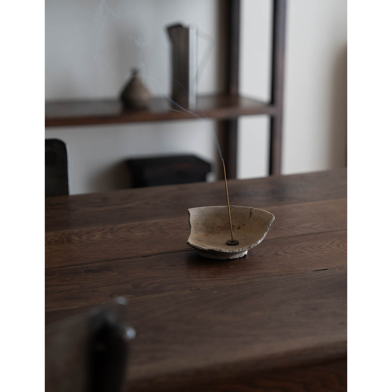 拭き終わった後は、リビングで好きなお香をたいて、心地よい朝の時間を堪能。