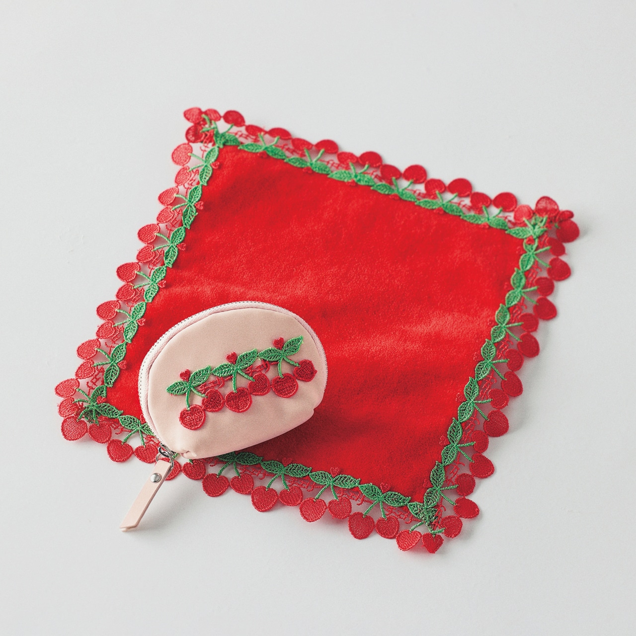 LEE限定 近沢レース店（チカザワレーステン）【LEE厳選】さくらんぼセット（タオルハンカチ＋キーリングポーチ）