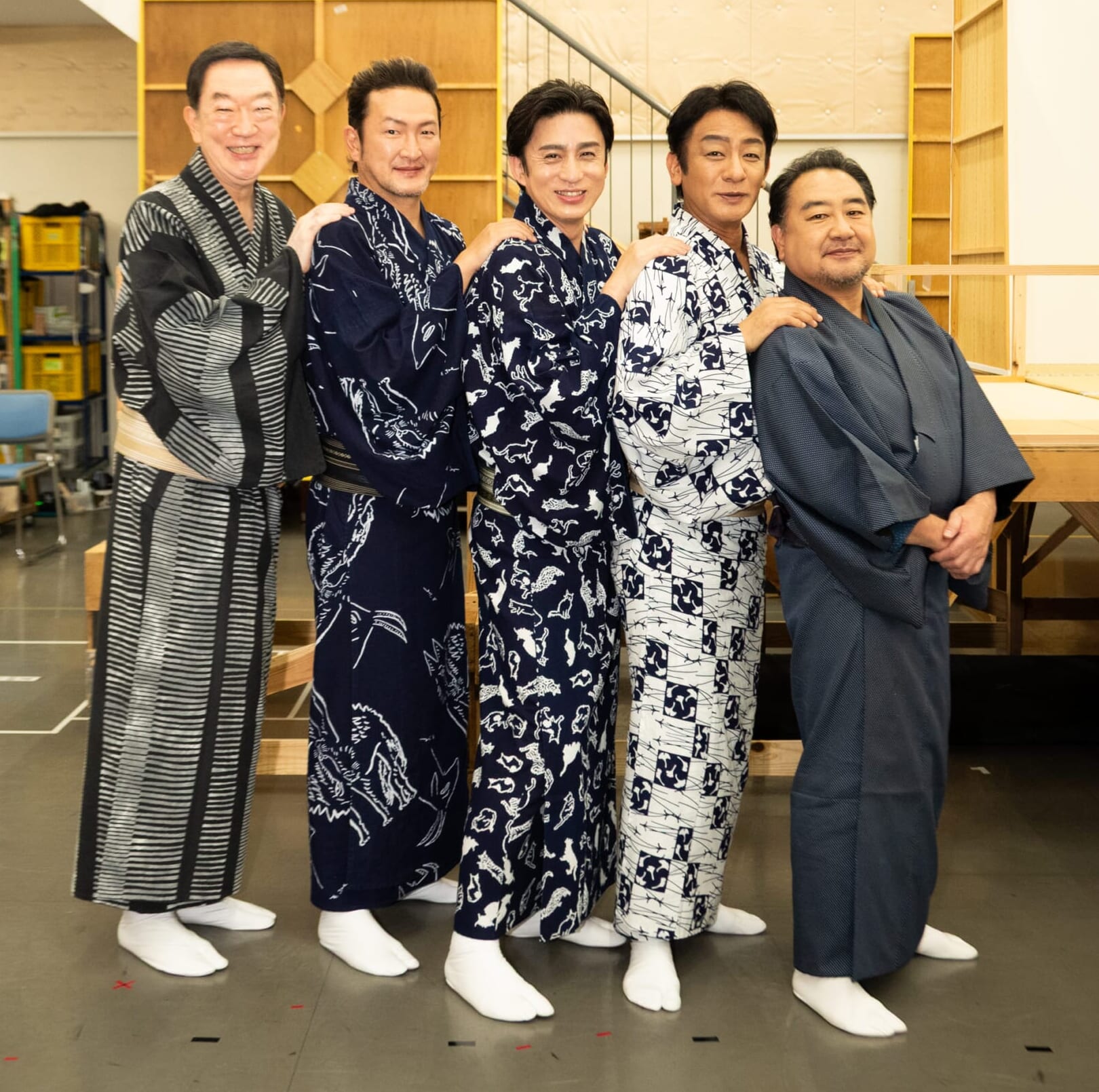 11月歌舞伎座　吉例顔見世歌舞伎　三谷かぶき　取材会でポーズをとる　中村獅童、松本幸四郎、片岡愛之助、中村鴈治郎、坂東彌十郎