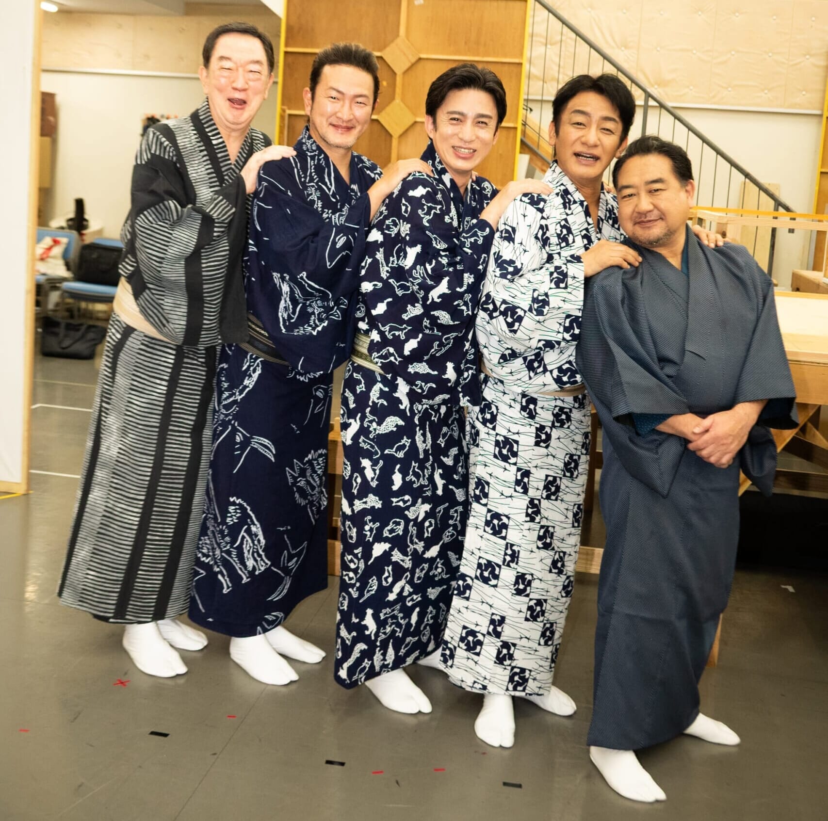 11月歌舞伎座　吉例顔見世歌舞伎　三谷かぶき　取材会で仲良くポーズをとる　中村獅童、松本幸四郎、片岡愛之助