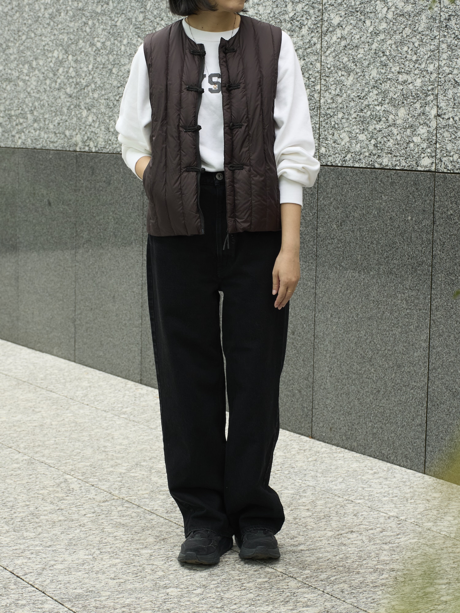高身長ライターがTAIONのダウンベストを試着
