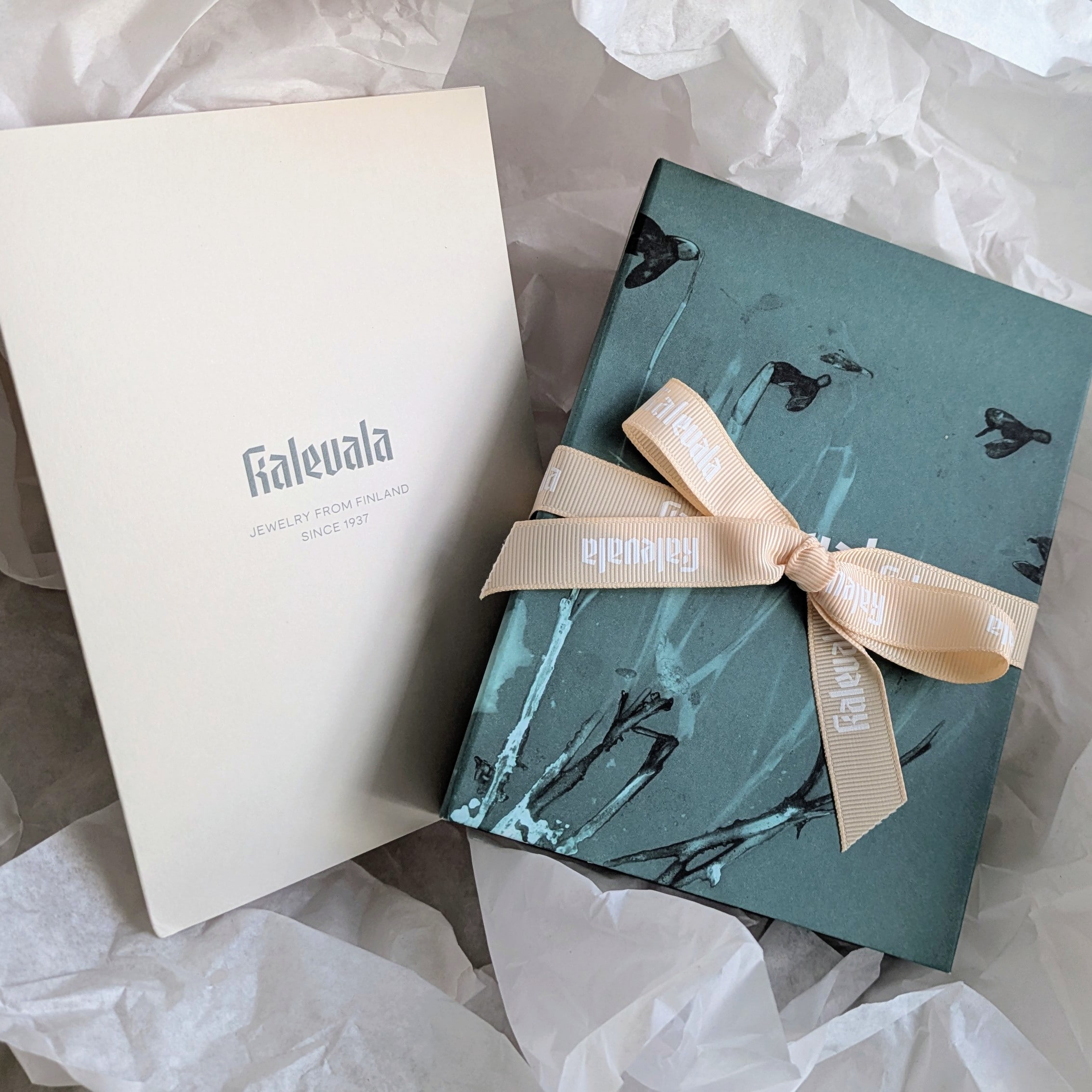 カレワラのパッケージとブランドブック