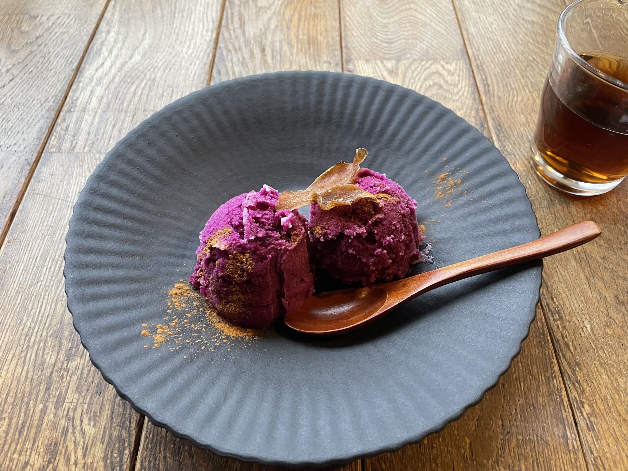 JIKE STUDIOカフェの山葡萄のジェラート写真その2