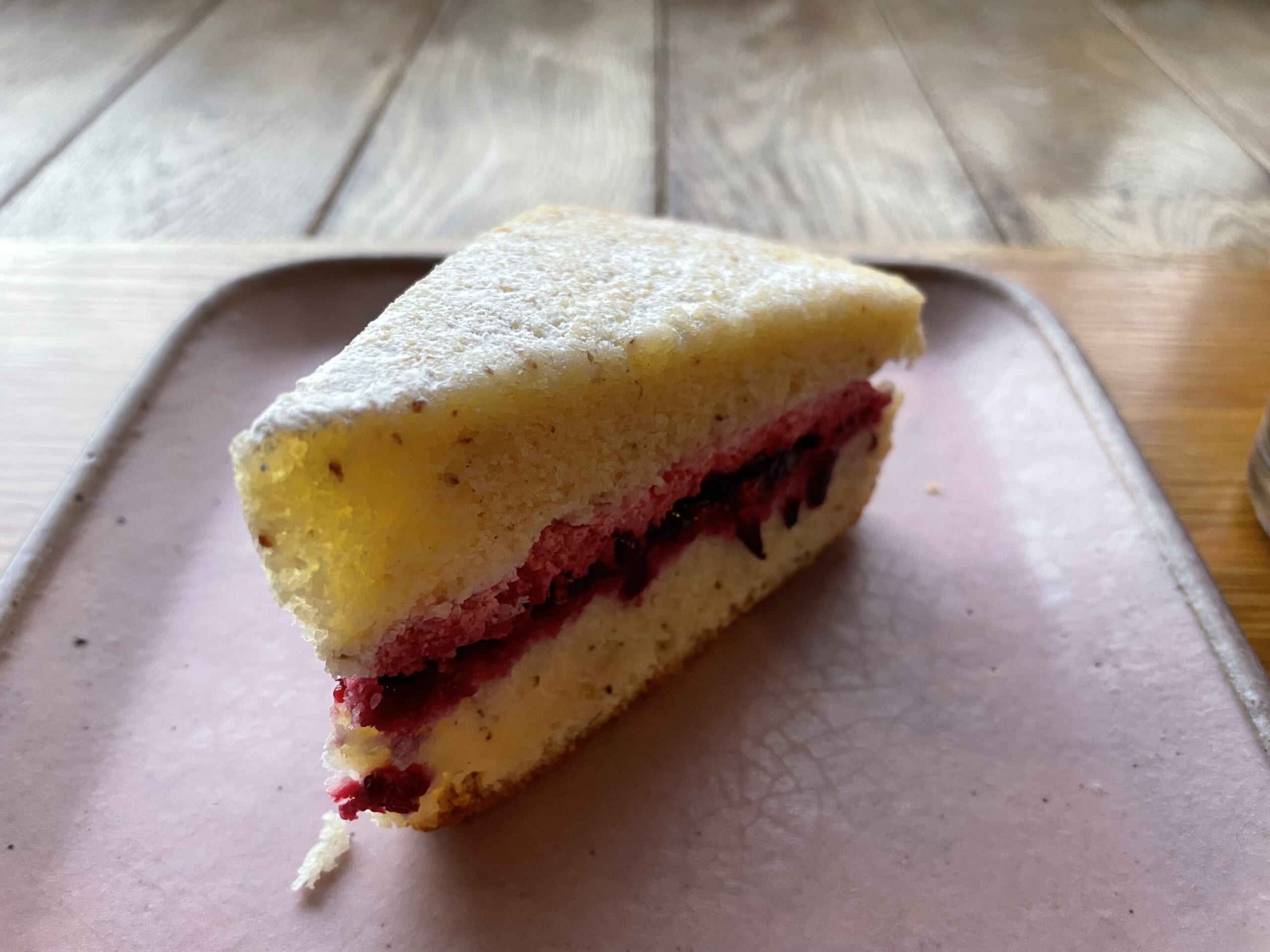 JIKE STUDIOカフェのヴィクトリアケーキ写真3