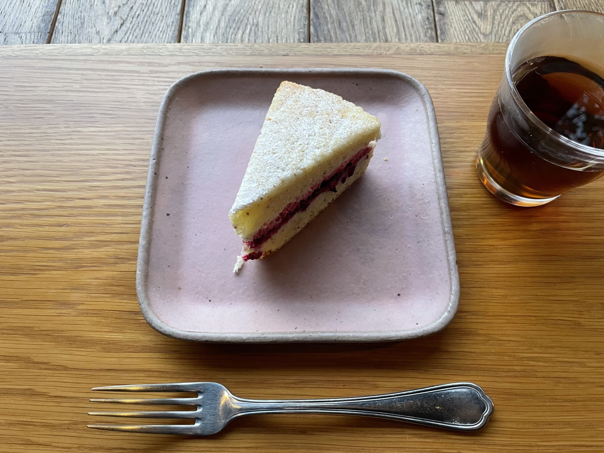 JIKE STUDIOカフェのヴィクトリアケーキ写真2