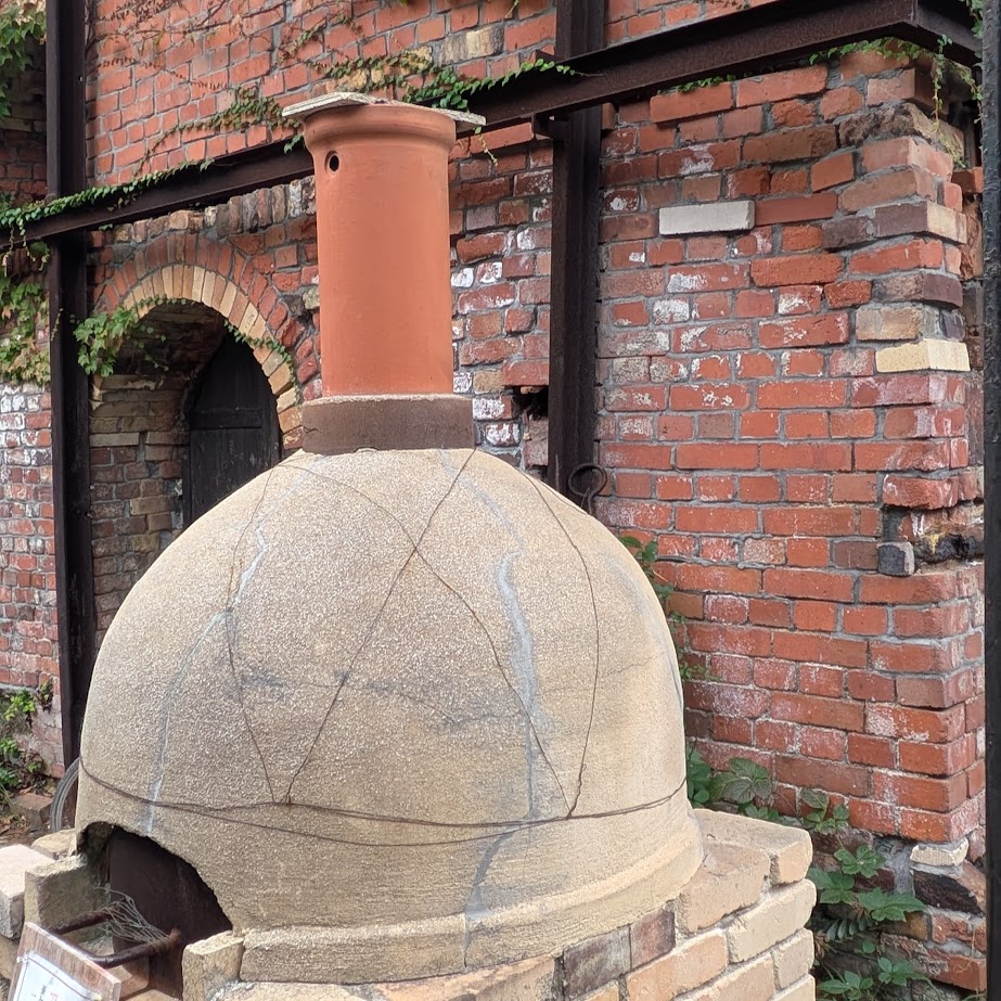 焼き物　パンや前　常滑