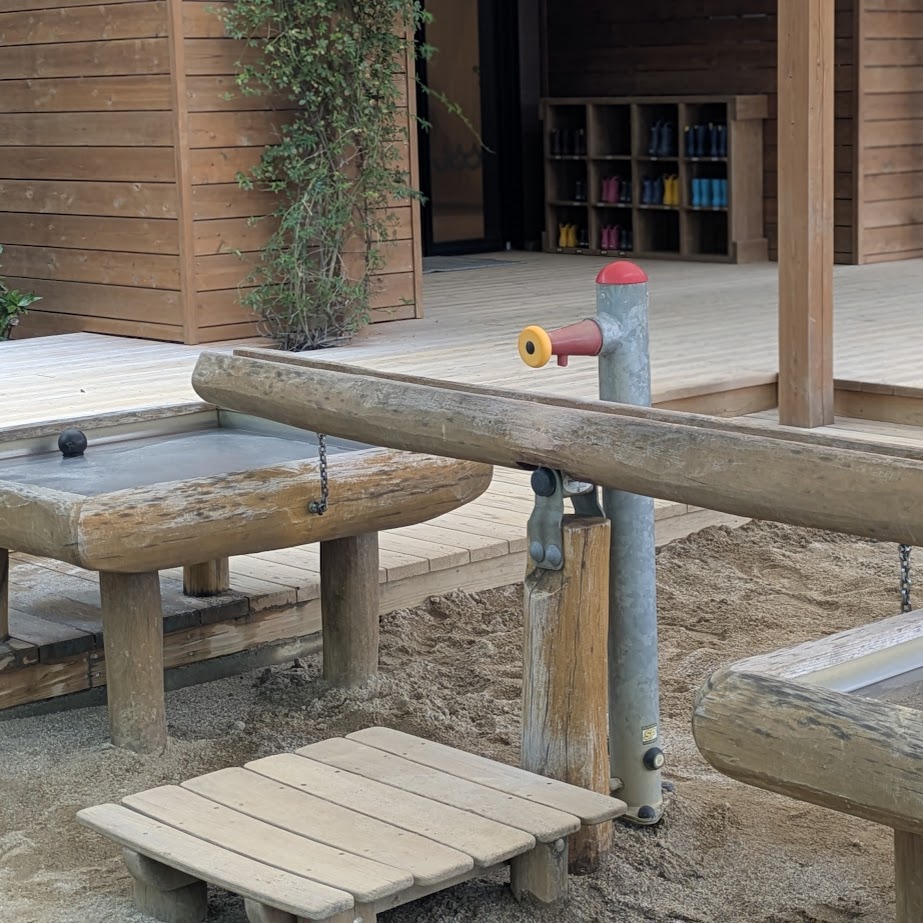 砂場　水路　水遊び