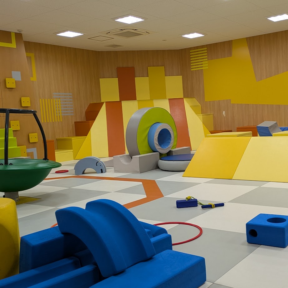 大きい子エリア　室内　モービィ常滑
