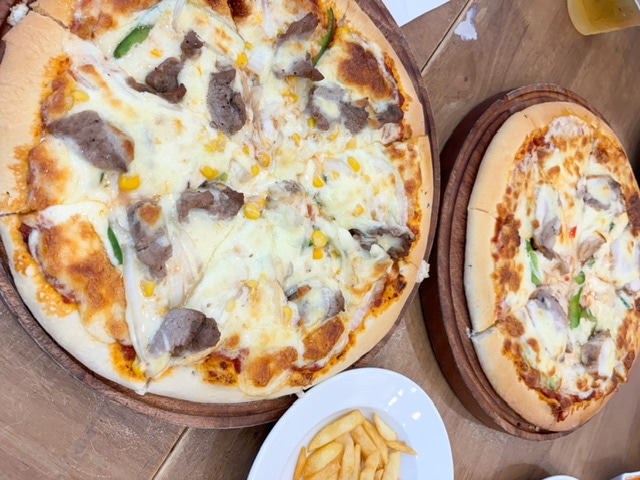 ヴィンワンダーズ フーコック内のPIZZAWOODピザの写真