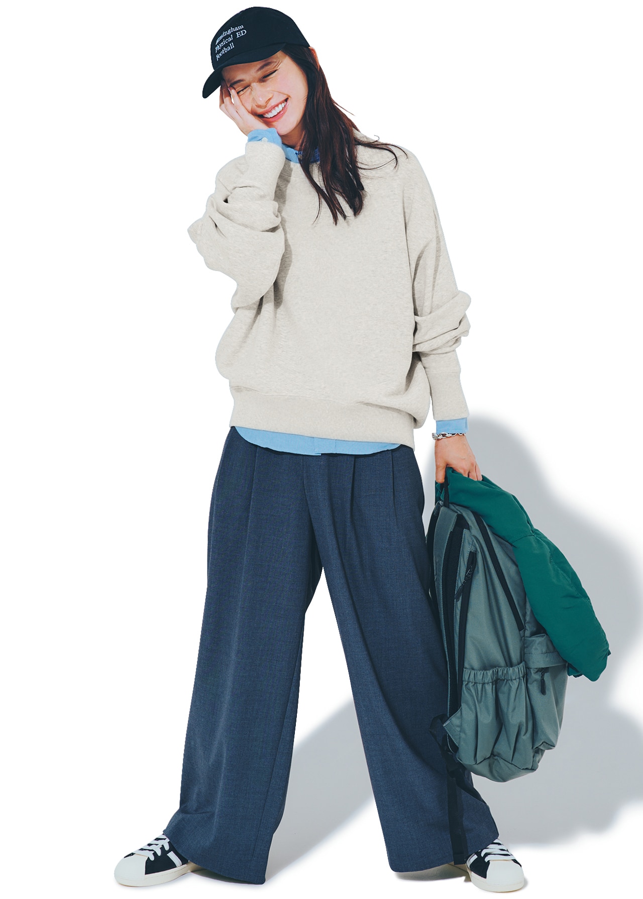 kazumiさんの12closet(トゥエルブクローゼット)【洗える】【USAコットン】コクーンスウェット アッシュグレーのコーデ