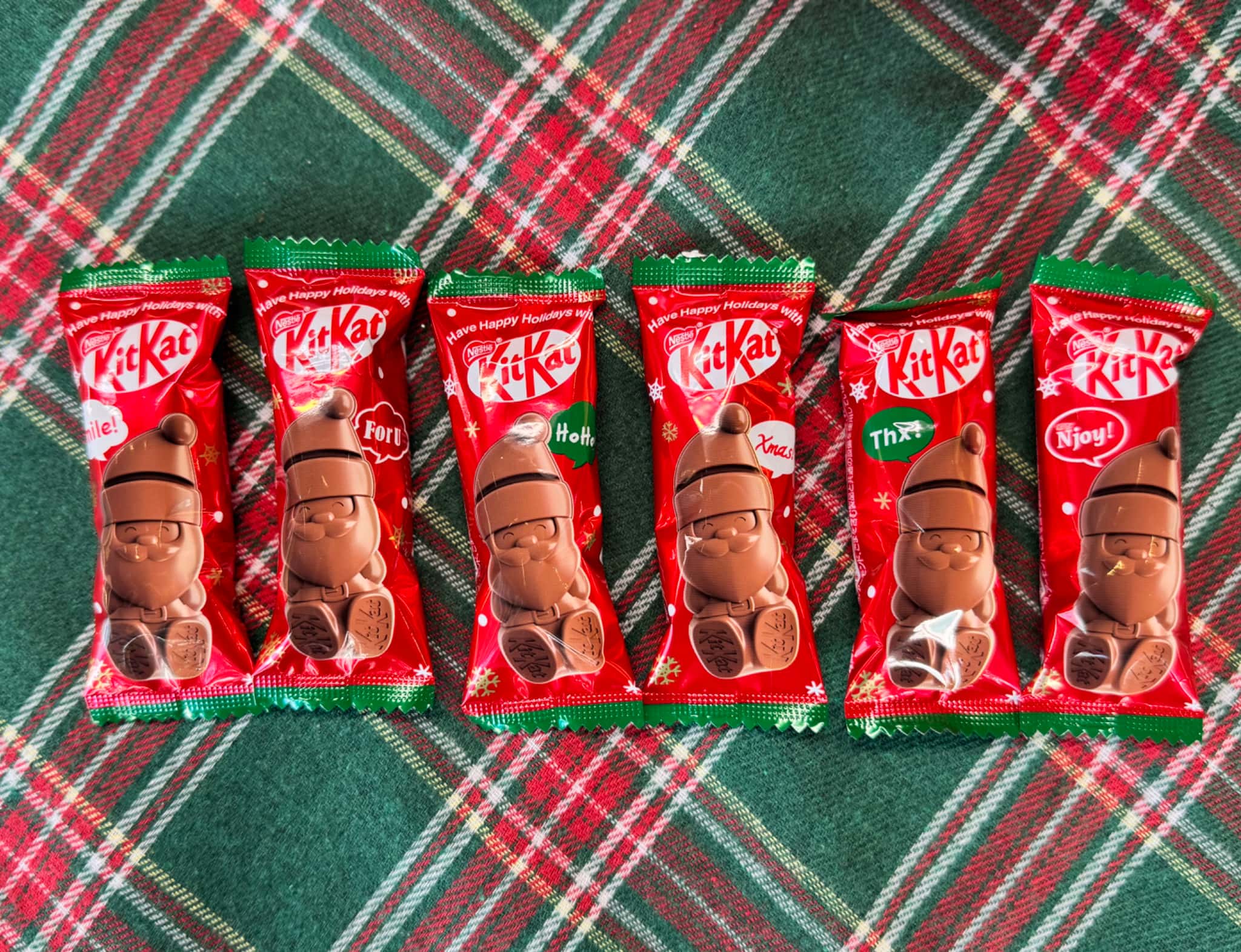 キットカットホリデーサンタ個包装デザイン