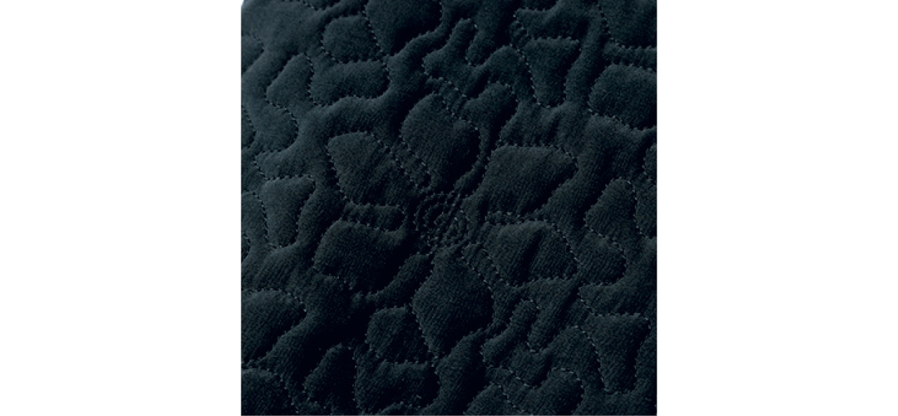 抽象的な線画に見えて、実は花柄というところが魅力。