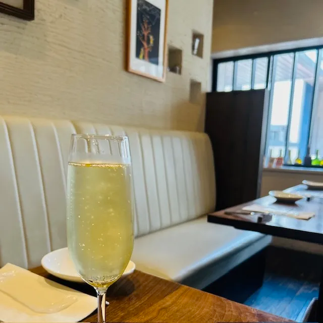 restrante DOLCH　内観とスパークリング