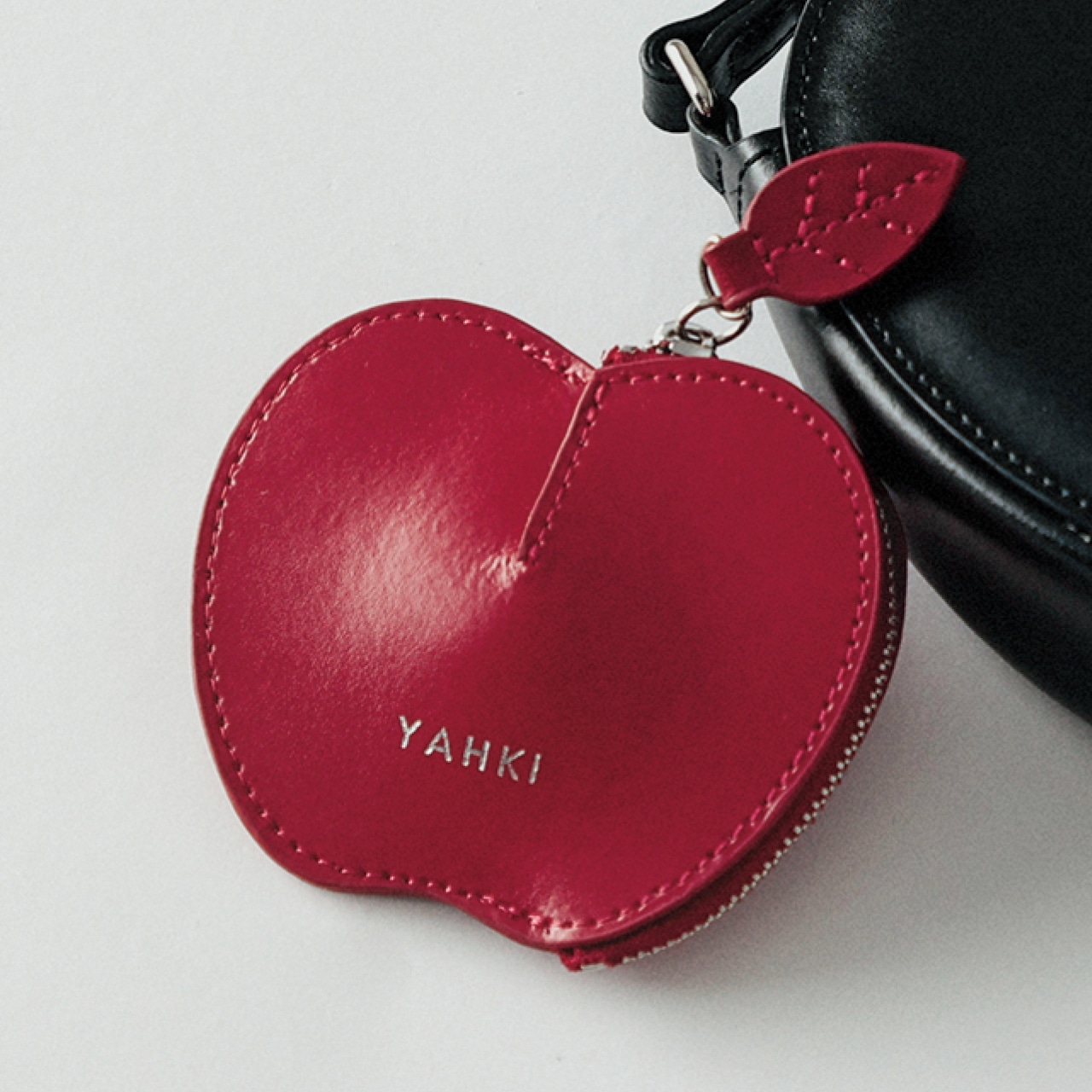 YAHKI(ヤーキ)SMOOTHアップルコインケース