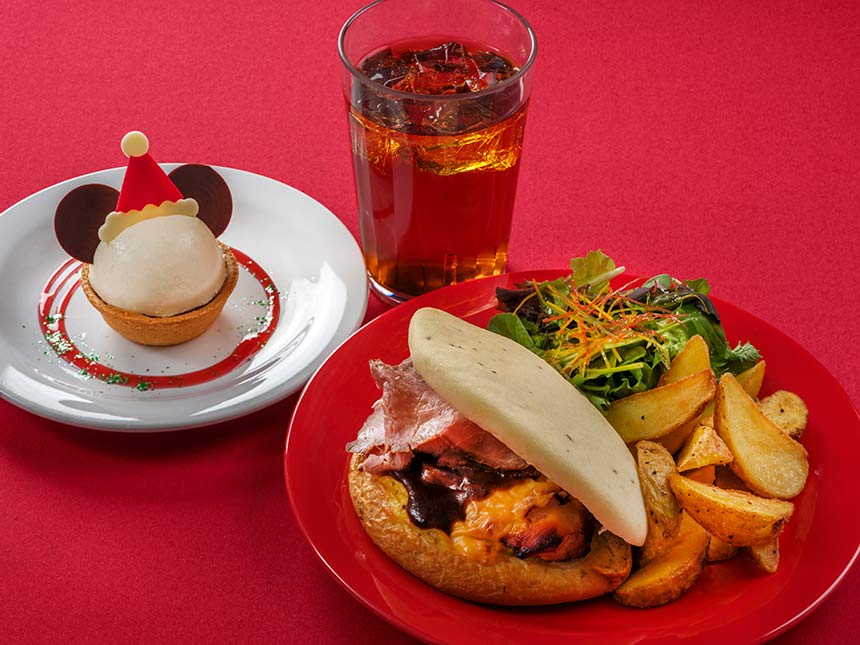 ローストビーフとチキンのホットサンド（チーズ、ハニーマスタードソース）