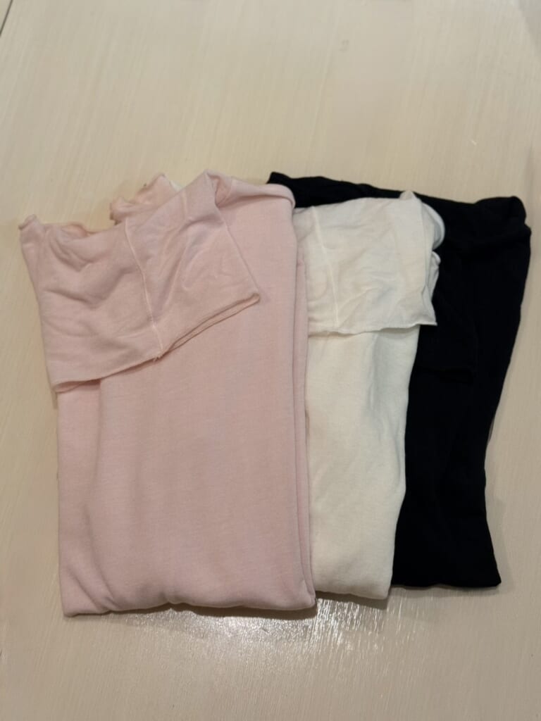無印良品「シアータートルネック長袖Ｔシャツ」３色展開（ライトピンク、白、黒）商品画像