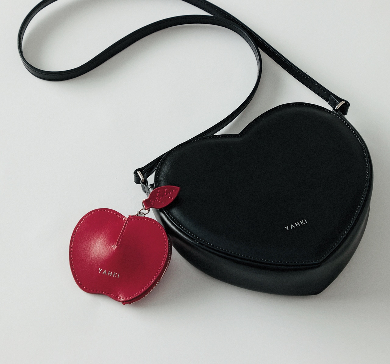 YAHKI(ヤーキ)W FACEハートショルダーバッグとYAHKI(ヤーキ)SMOOTHアップルコインケース