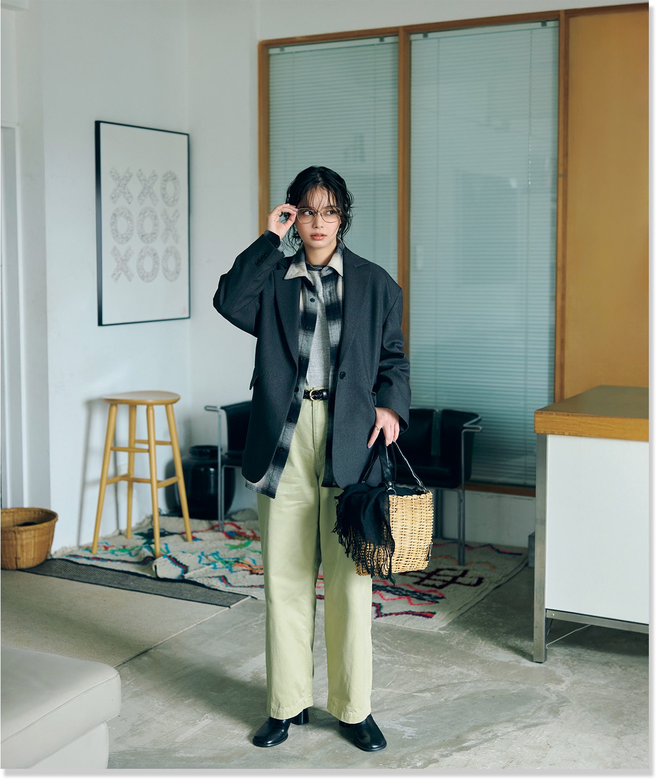 2025LEE12月号重ねて、巻いて。「チェックシャツのおしゃれ六変化」のチェックシャツコーデ