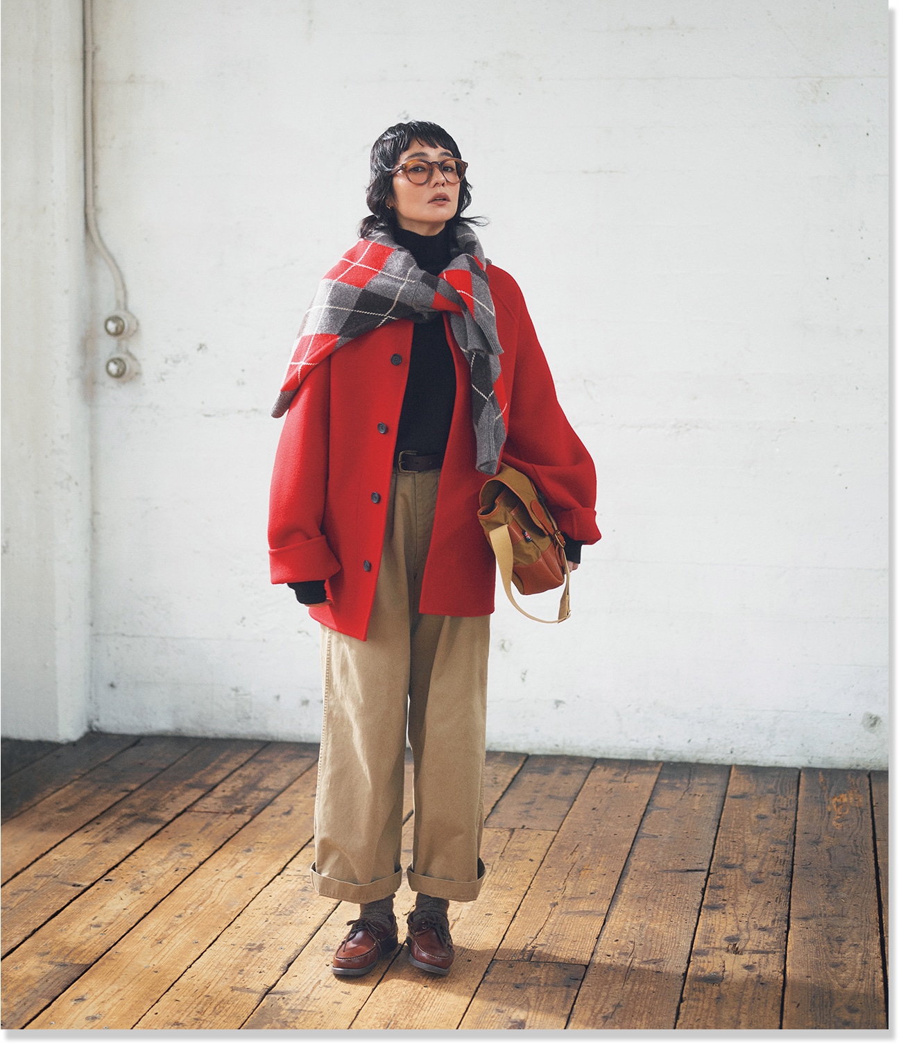 2025LEE12月号スタイリスト 石上美津江さん「やっぱり赤が好き！」2025の赤コーデ