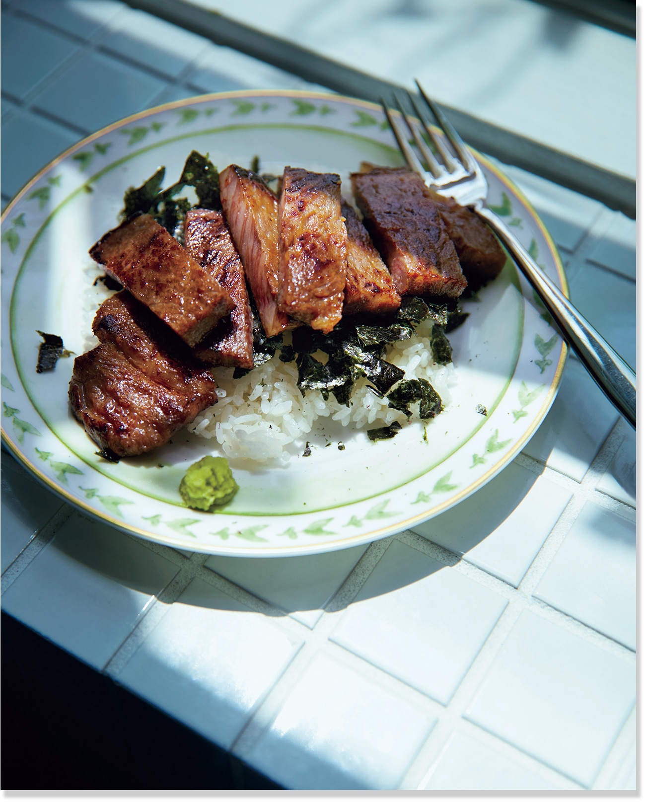 2025LEE12月号栗原はるみさんの「みそダレでステーキのみそ漬け丼」