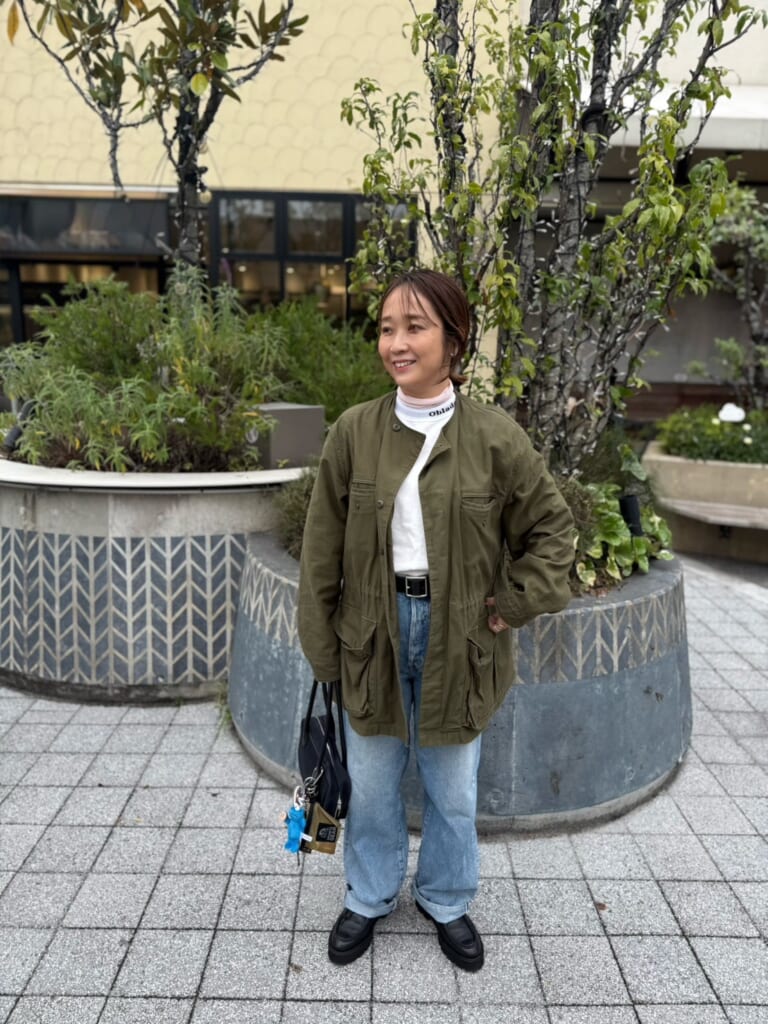 無印良品「シアータートルネック長袖Ｔシャツ」スタイリスト徳永千夏さん着用全身コーディネート