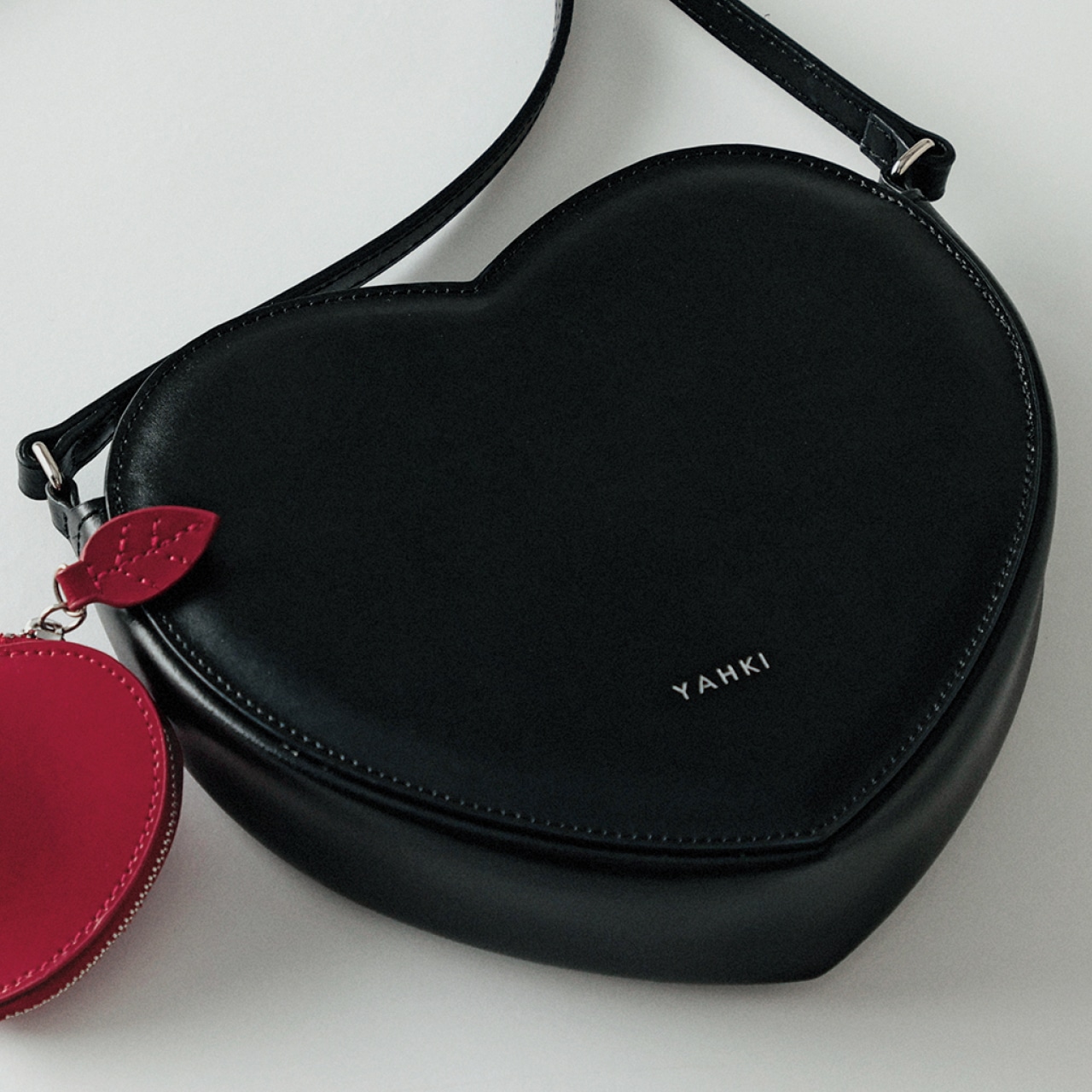 YAHKI(ヤーキ)W FACEハートショルダーバッグ